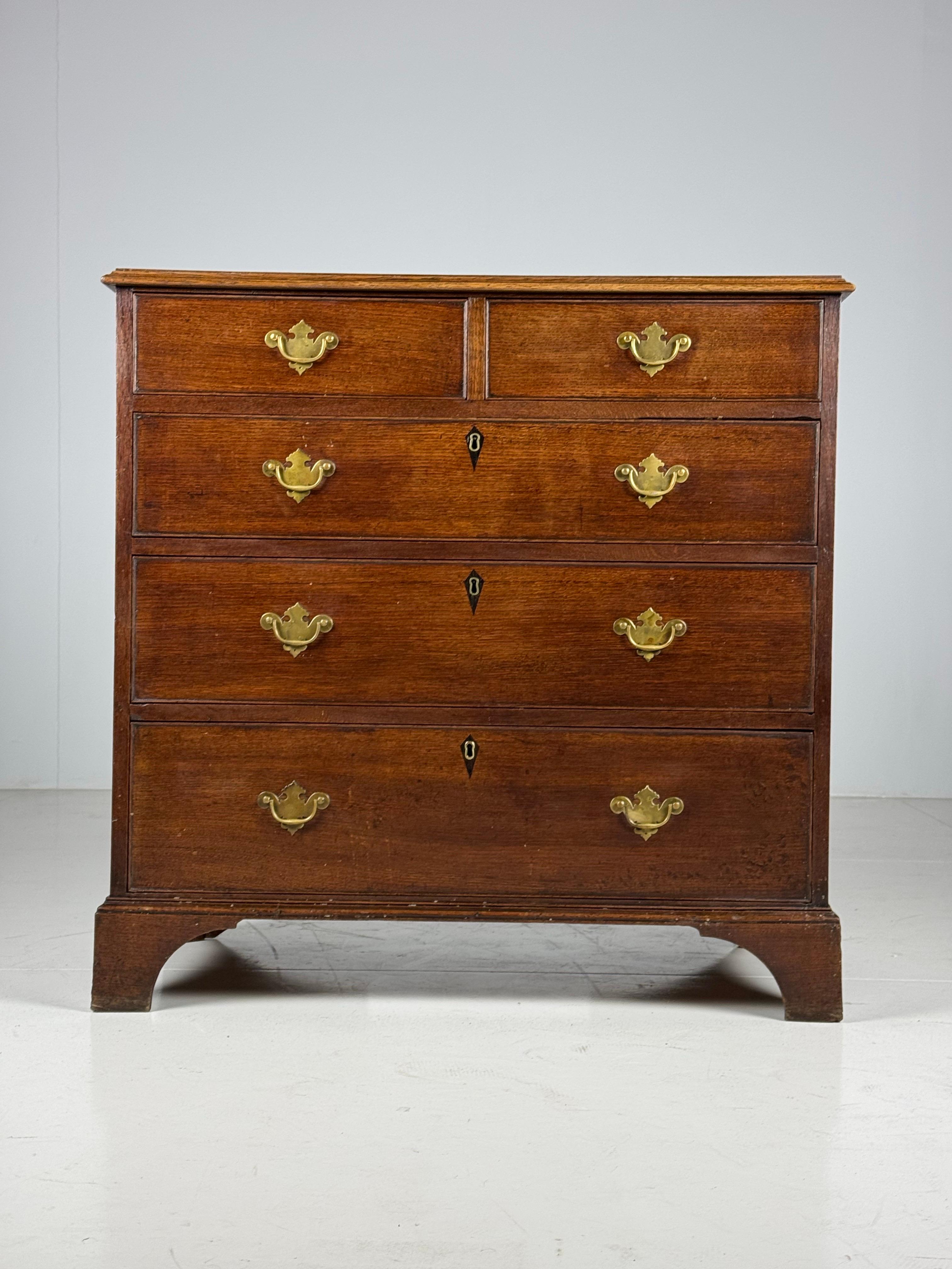 English 19th Century Chest of Drawers In Good Condition For Sale In MILL, NL