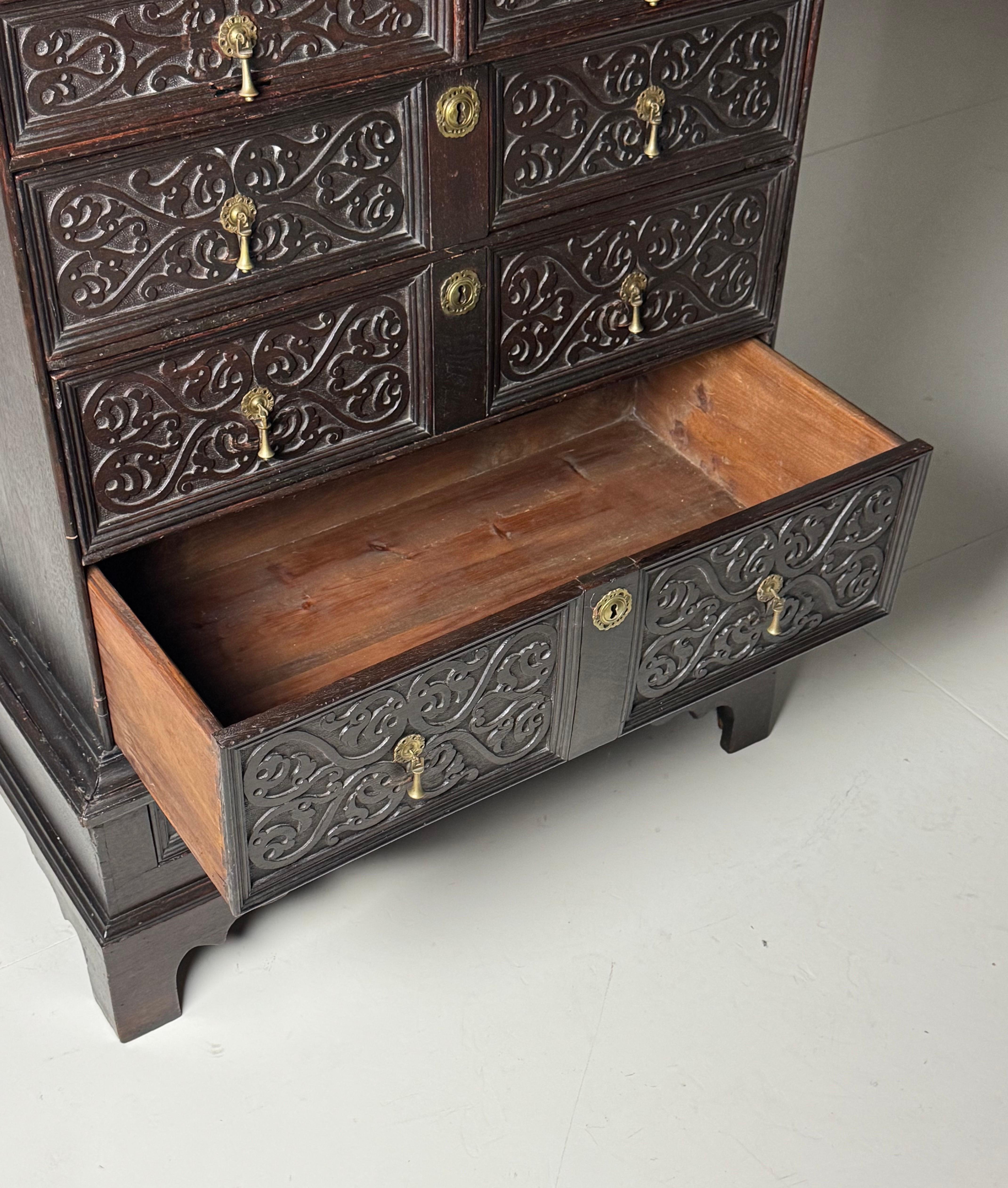 Commode anglaise du 19ème siècle avec façade sculptée en vente 4