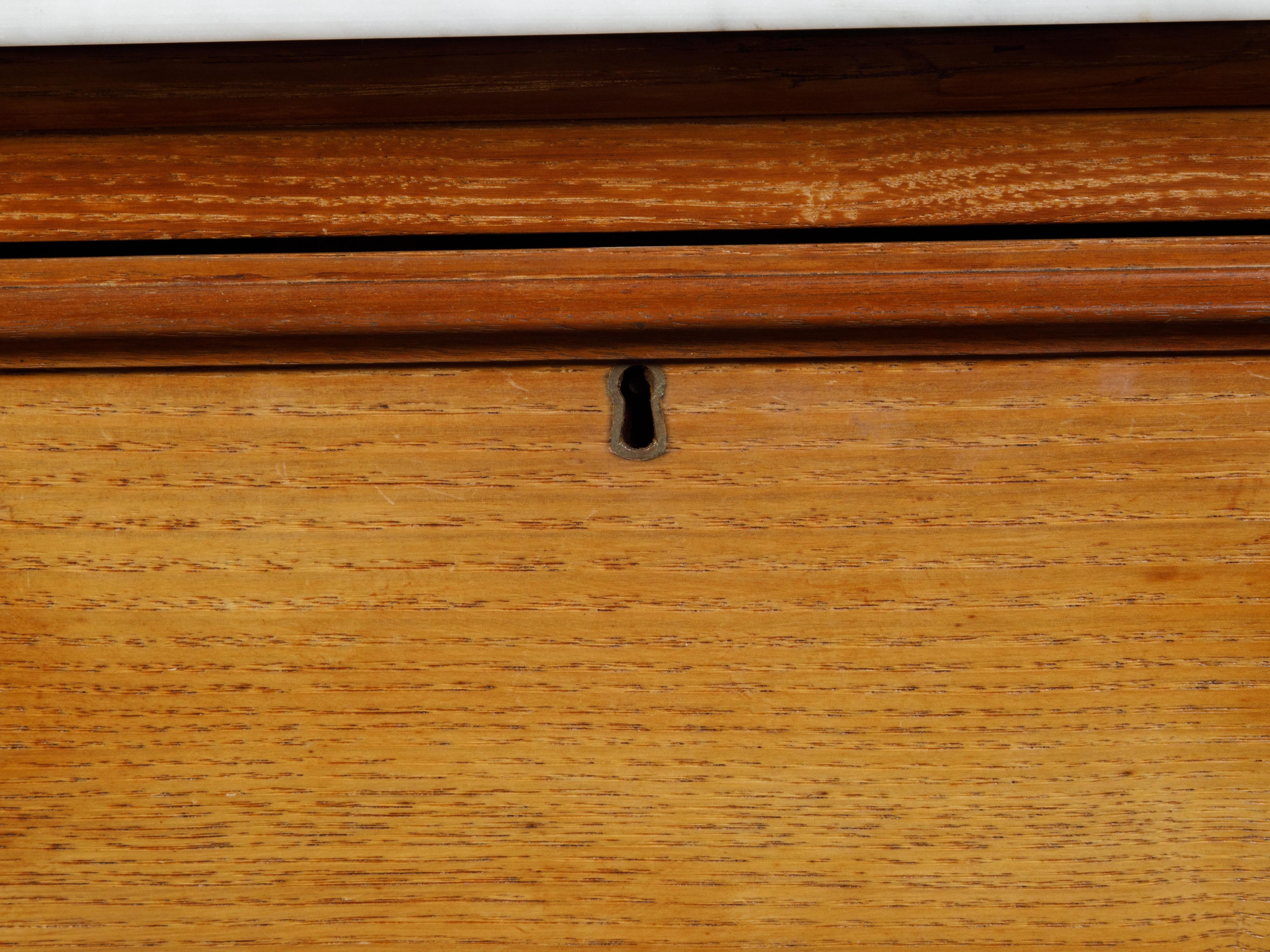 English 19th Century Chestnut Three-Drawer Chest with White Marble Top 6