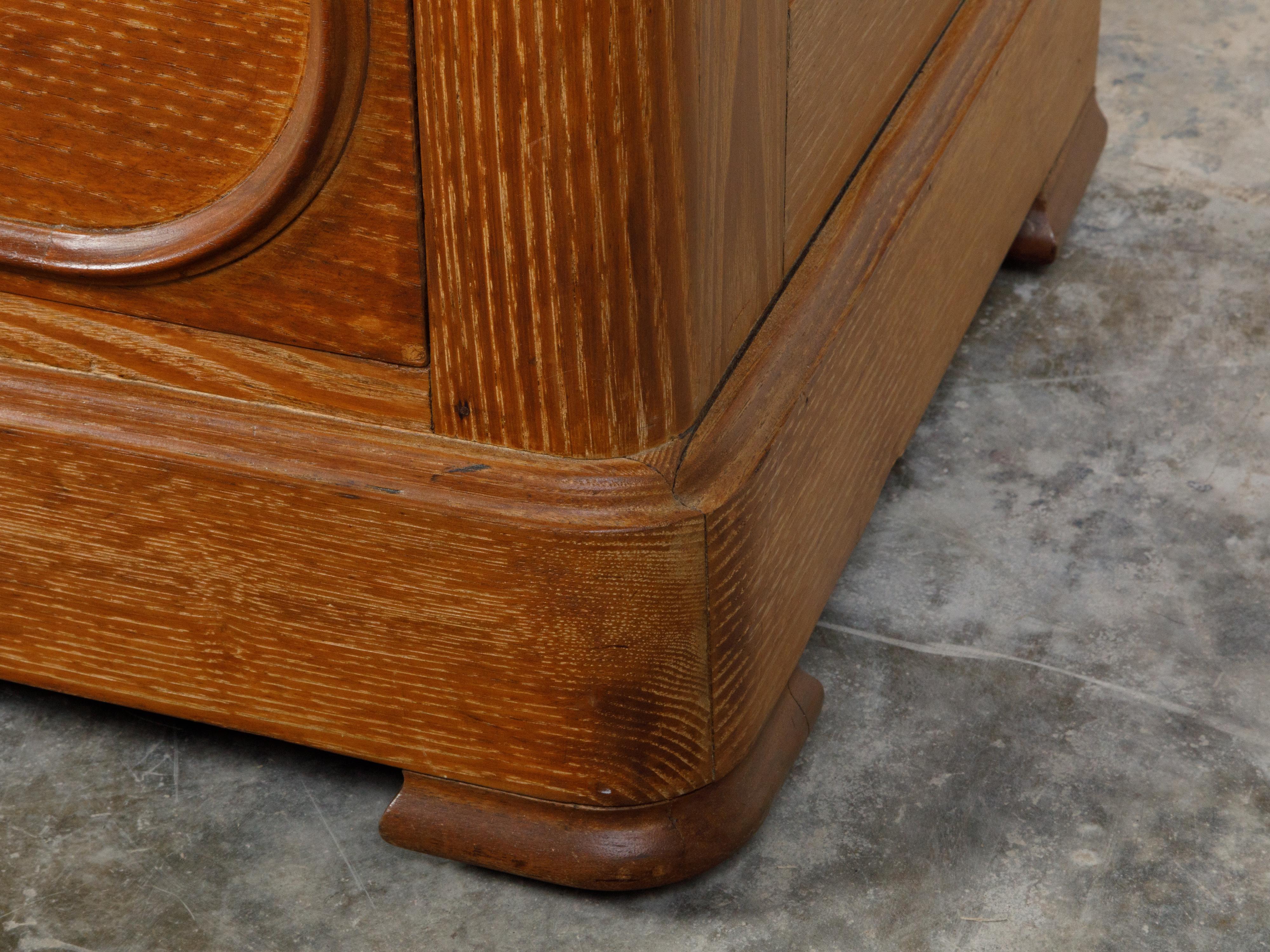 English 19th Century Chestnut Three-Drawer Chest with White Marble Top 8