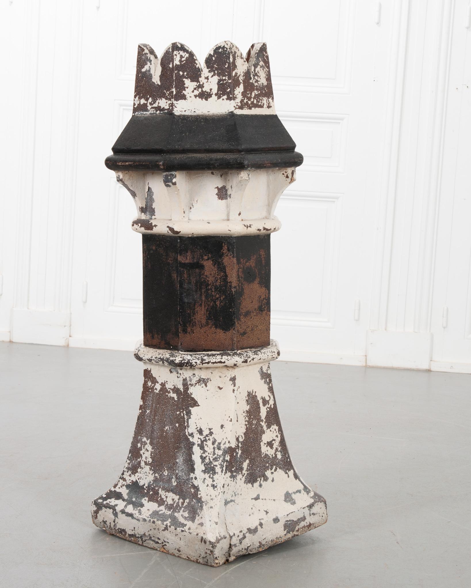 A remarkable Victorian-era English terracotta chimney pot. This antique architectural element serves as both decorative and functional additions to traditional chimney flues. During the 1800s, coal was used more and more to heat homes, however the