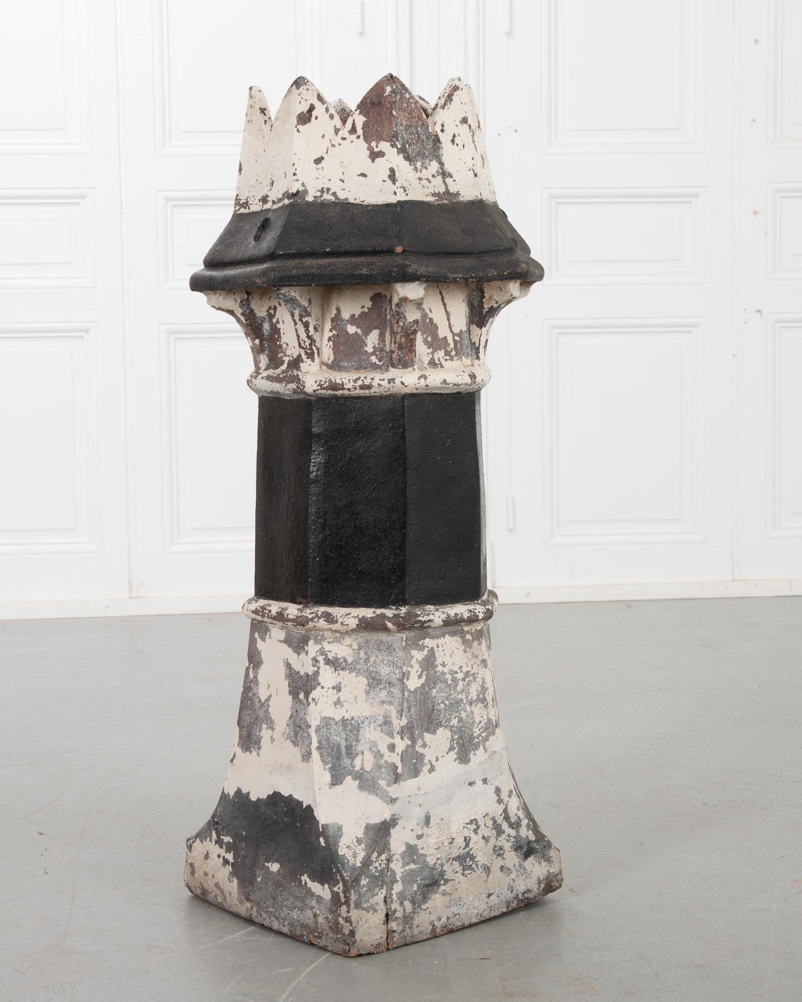 English 19th Century Chimney Pot In Good Condition For Sale In Baton Rouge, LA