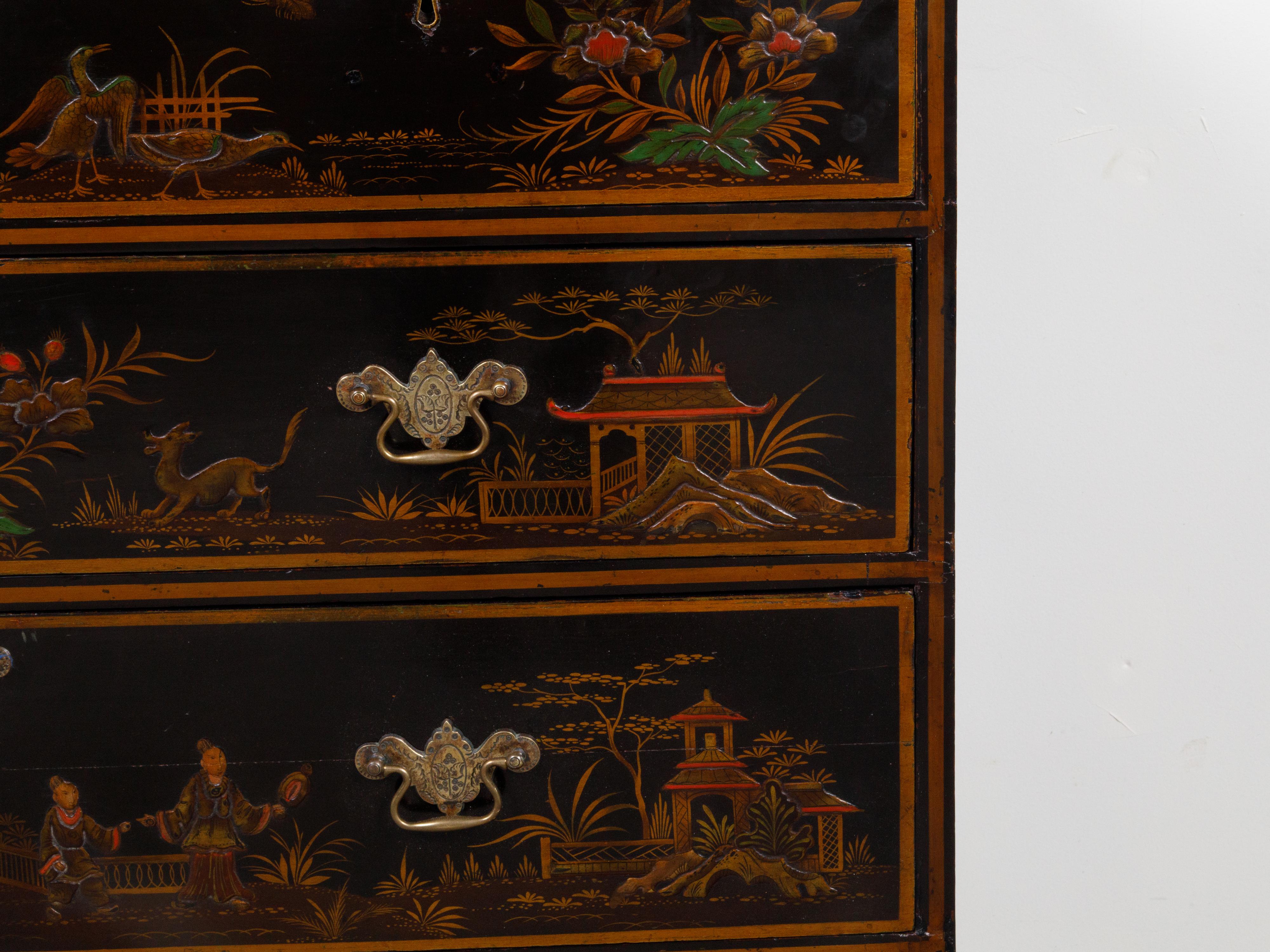 Anglais Commode anglaise laquée de style chinoiserie du XIXe siècle avec cinq tiroirs en vente