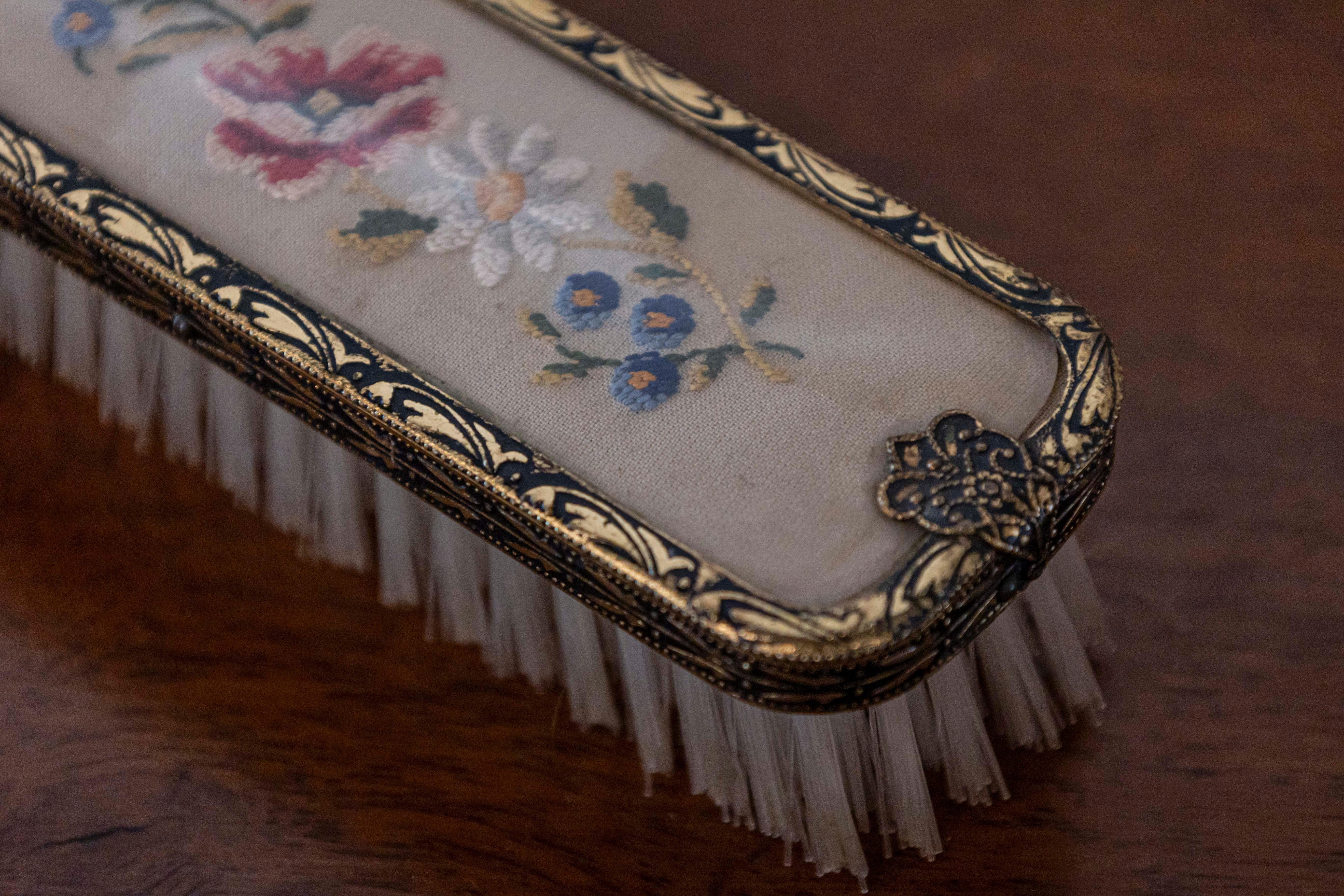 English 19th Century Clothes Brush with Petit Point on Silk with Brass Edges For Sale 2