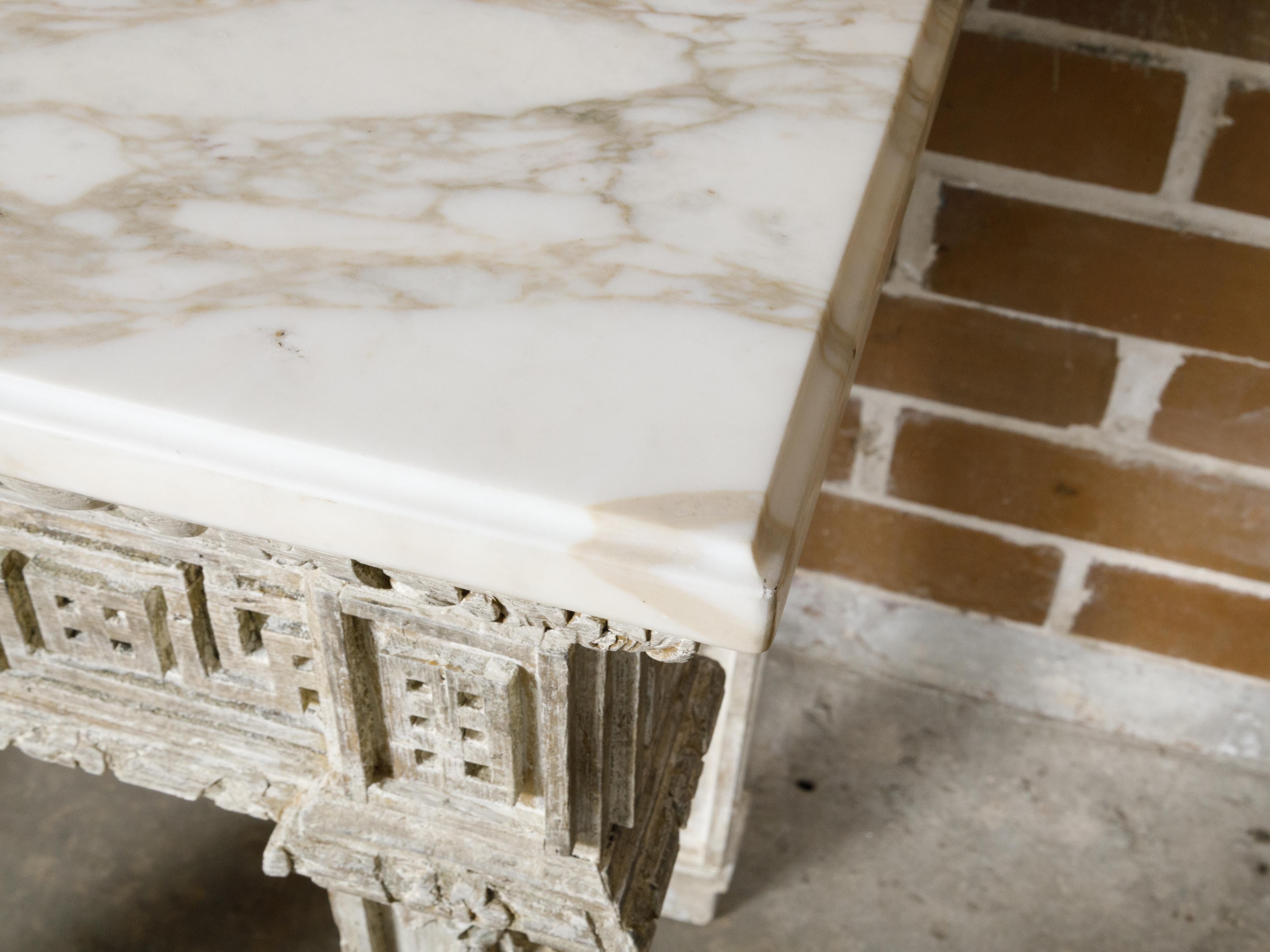 Anglais Table console anglaise du 19ème siècle avec clé grecque sculptée et plateau en marbre blanc en vente