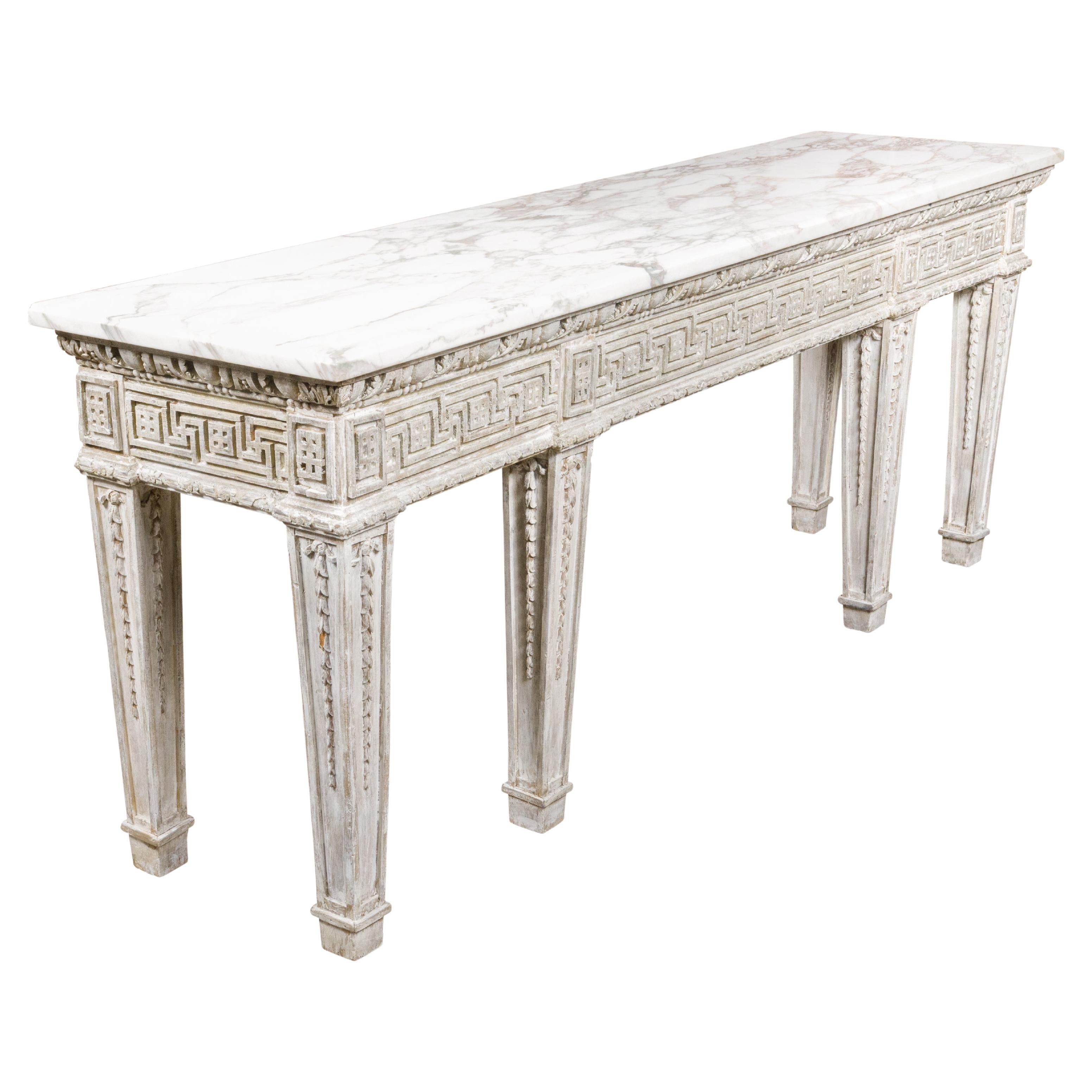 Table console anglaise du 19ème siècle avec clé grecque sculptée et plateau en marbre blanc en vente