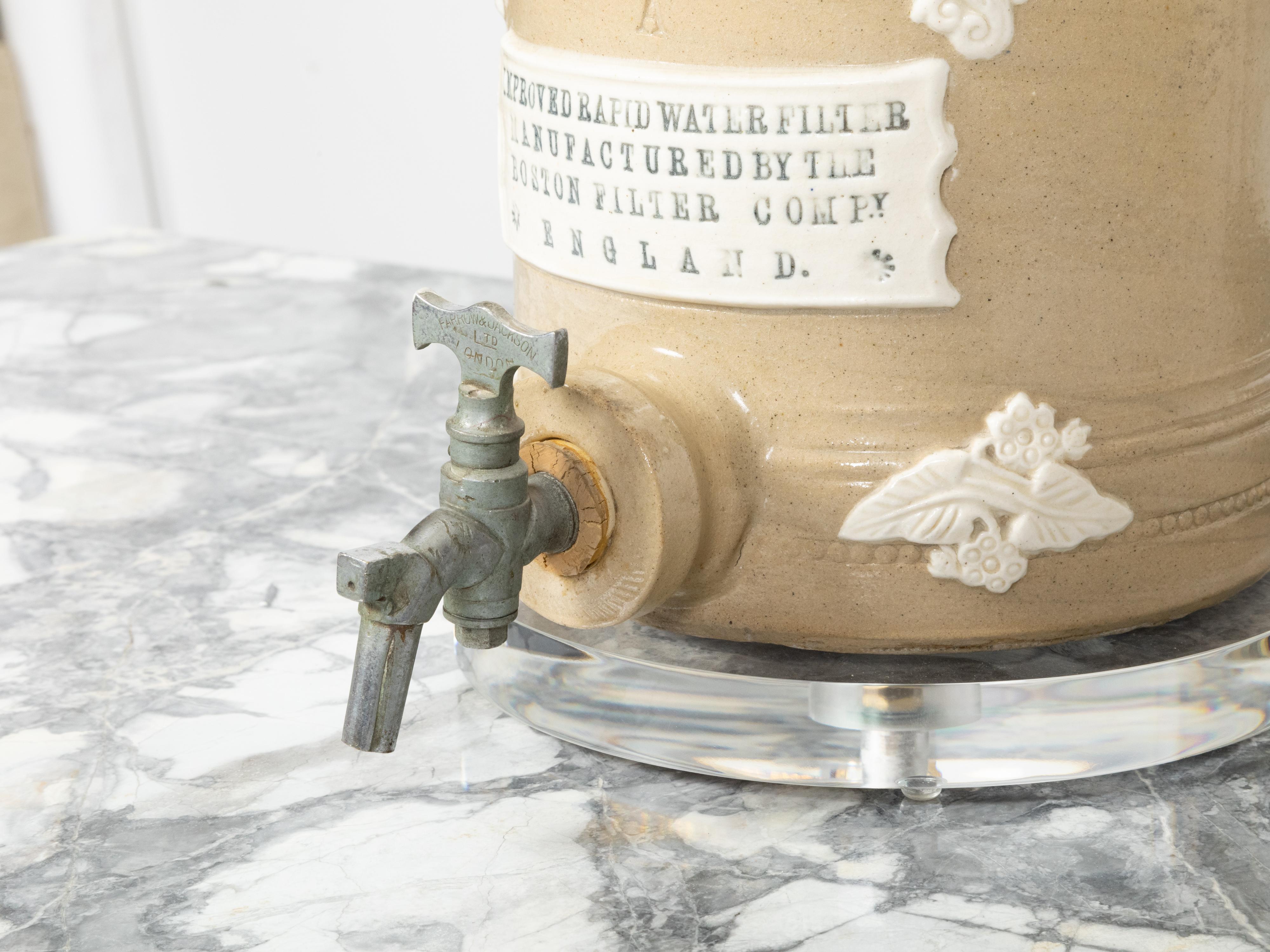 Englischer, creme glasierter Steingut-Wasserfilter aus dem 19. Jahrhundert, hergestellt in einer verdrahteten Lampe im Angebot 5