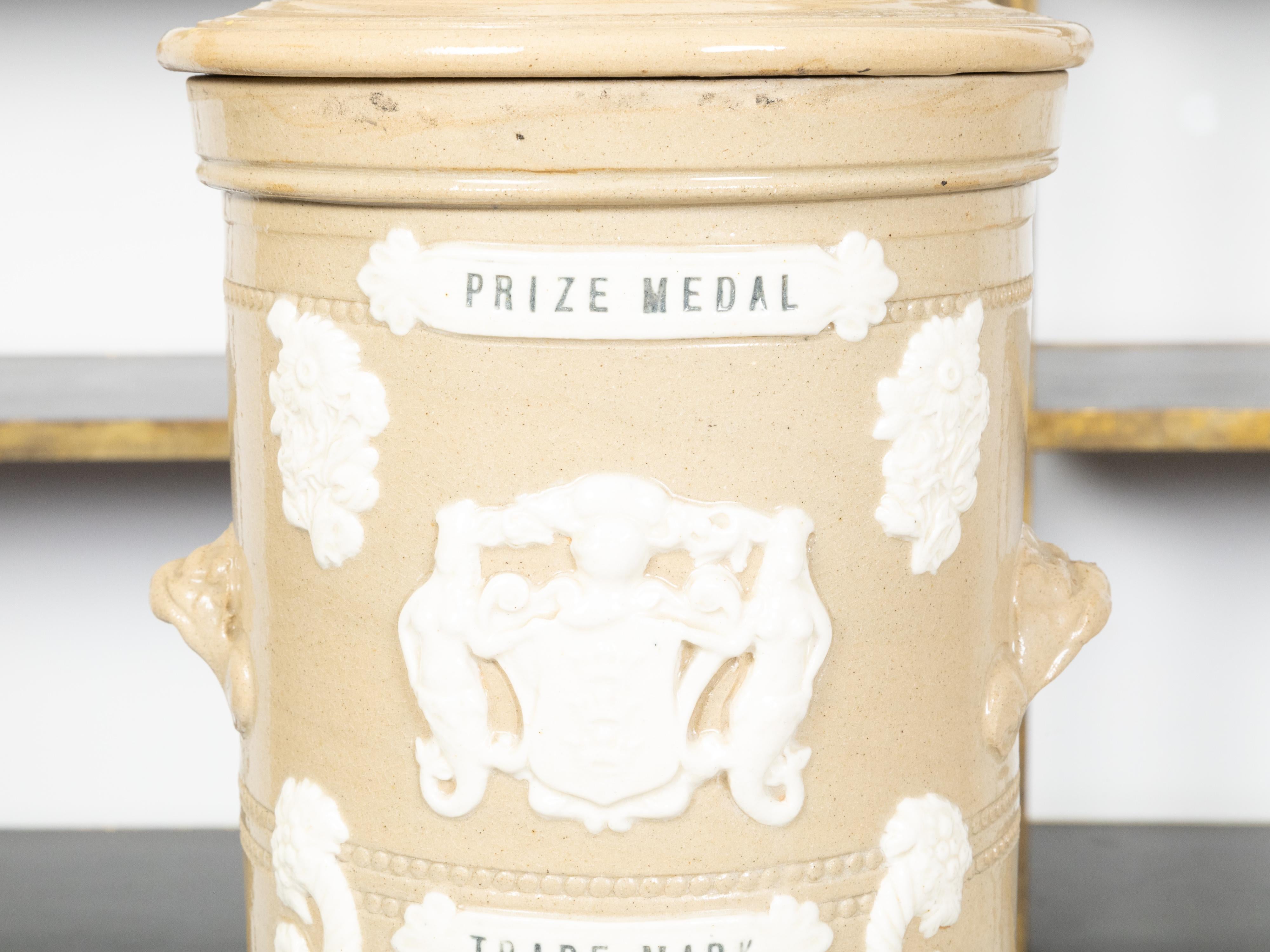 Englischer, creme glasierter Steingut-Wasserfilter aus dem 19. Jahrhundert, hergestellt in einer verdrahteten Lampe im Angebot 3