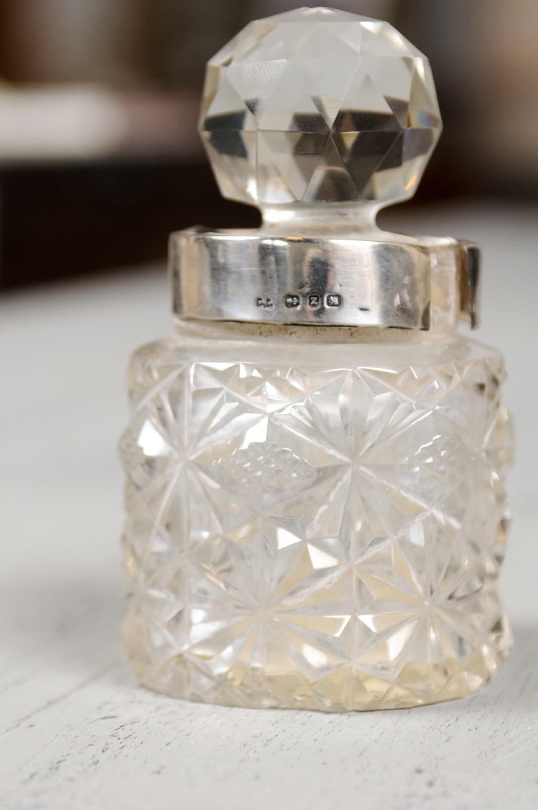 Englischer Krug aus Kristall und Silber des 19. Jahrhunderts mit Diamantmotiven und Kugelstopper im Angebot 7