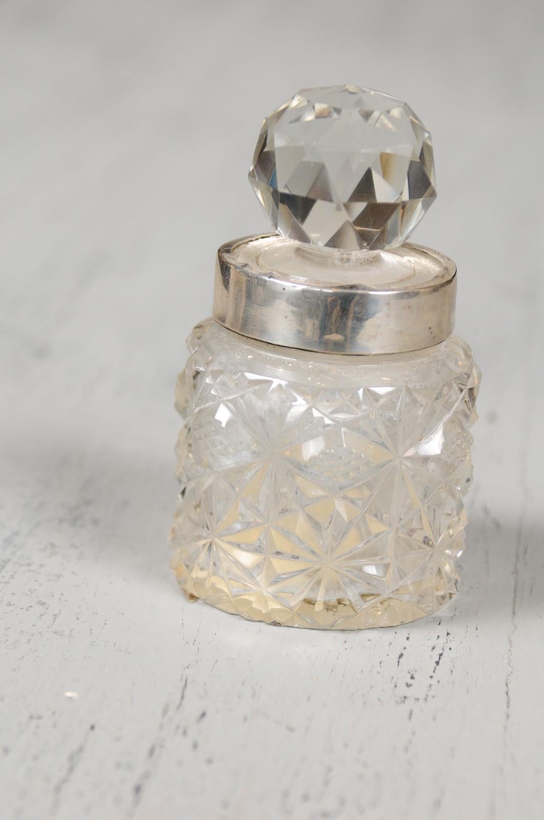 Englischer Krug aus Kristall und Silber des 19. Jahrhunderts mit Diamantmotiven und Kugelstopper im Angebot 1