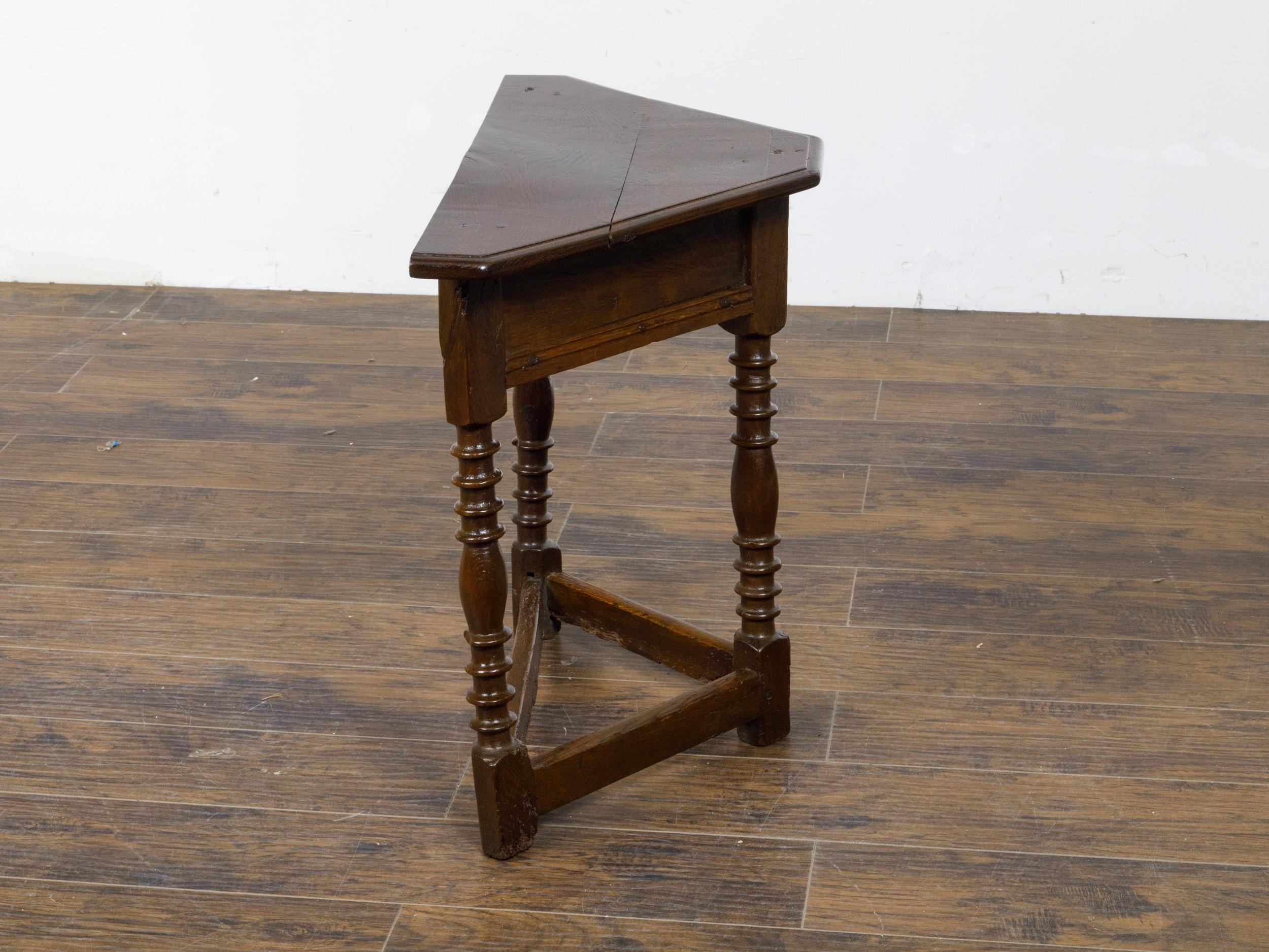 English 19th Century Dark Oak Triangular Demilune Table with Turned Legs In Good Condition For Sale In Atlanta, GA
