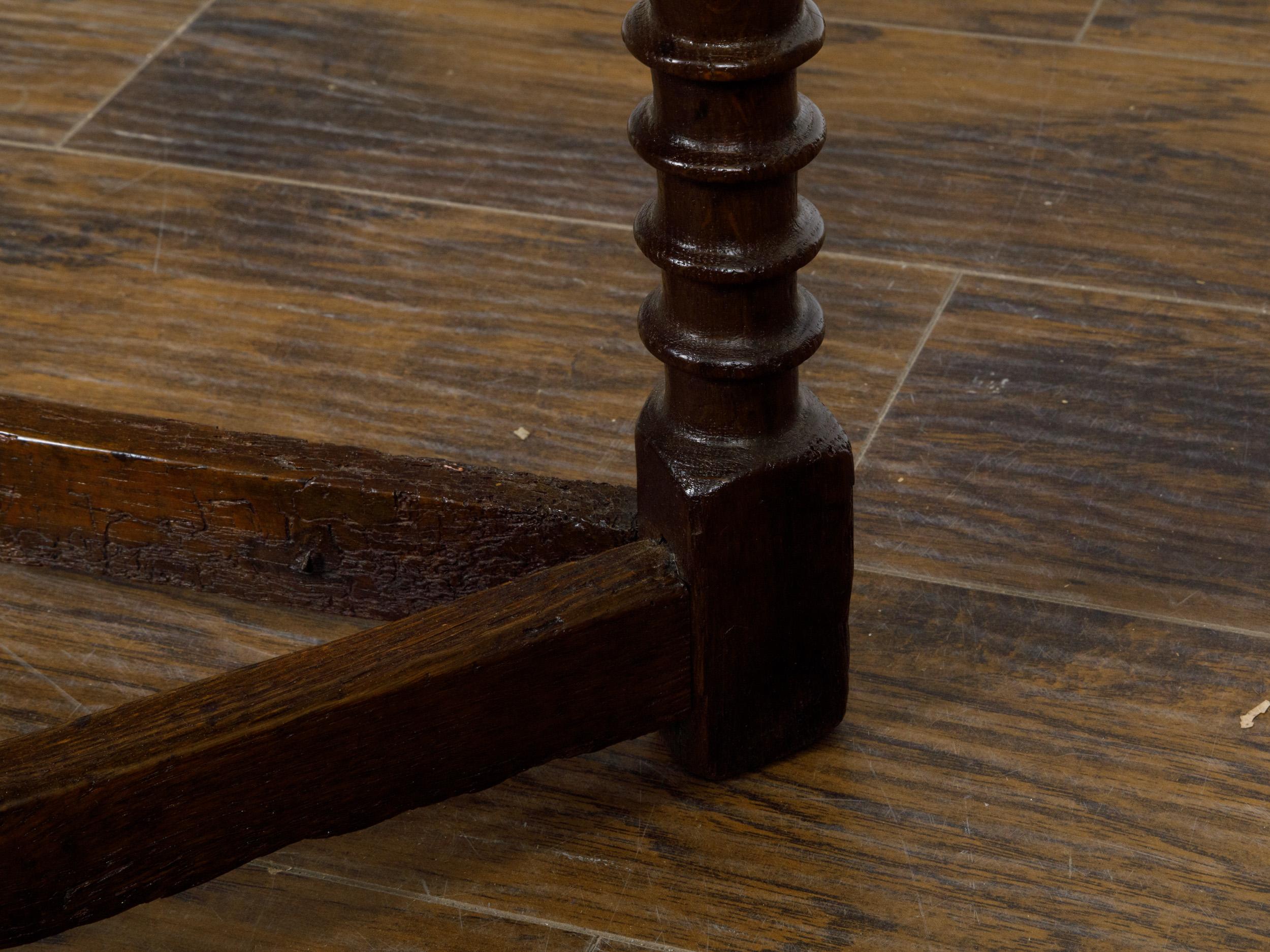 English 19th Century Dark Oak Triangular Demilune Table with Turned Legs For Sale 4