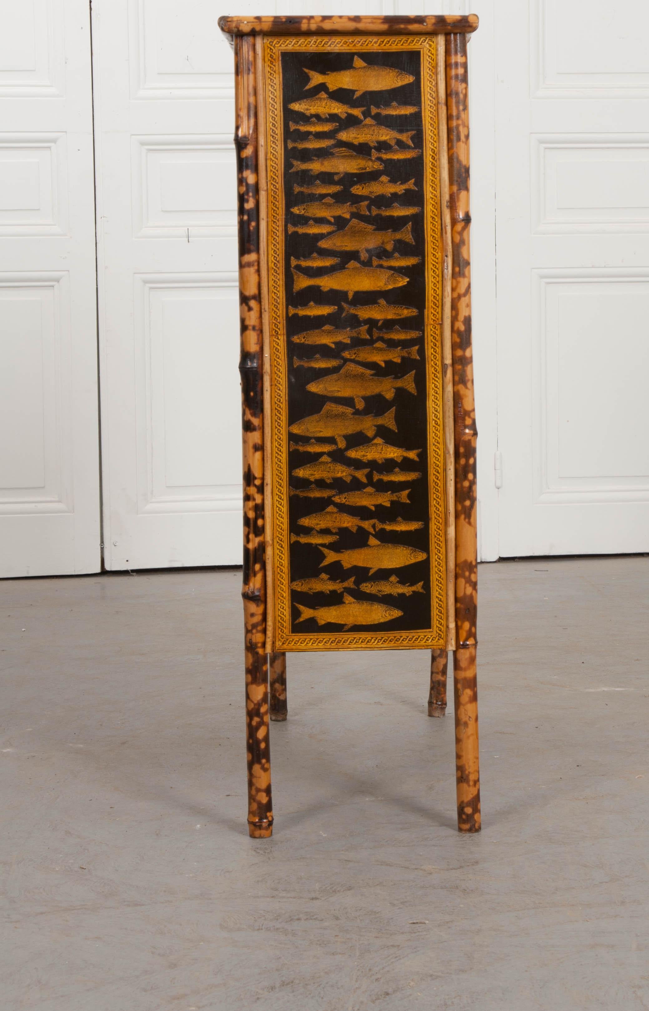 English 19th Century Découpage Fish Bookcase In Good Condition In Baton Rouge, LA