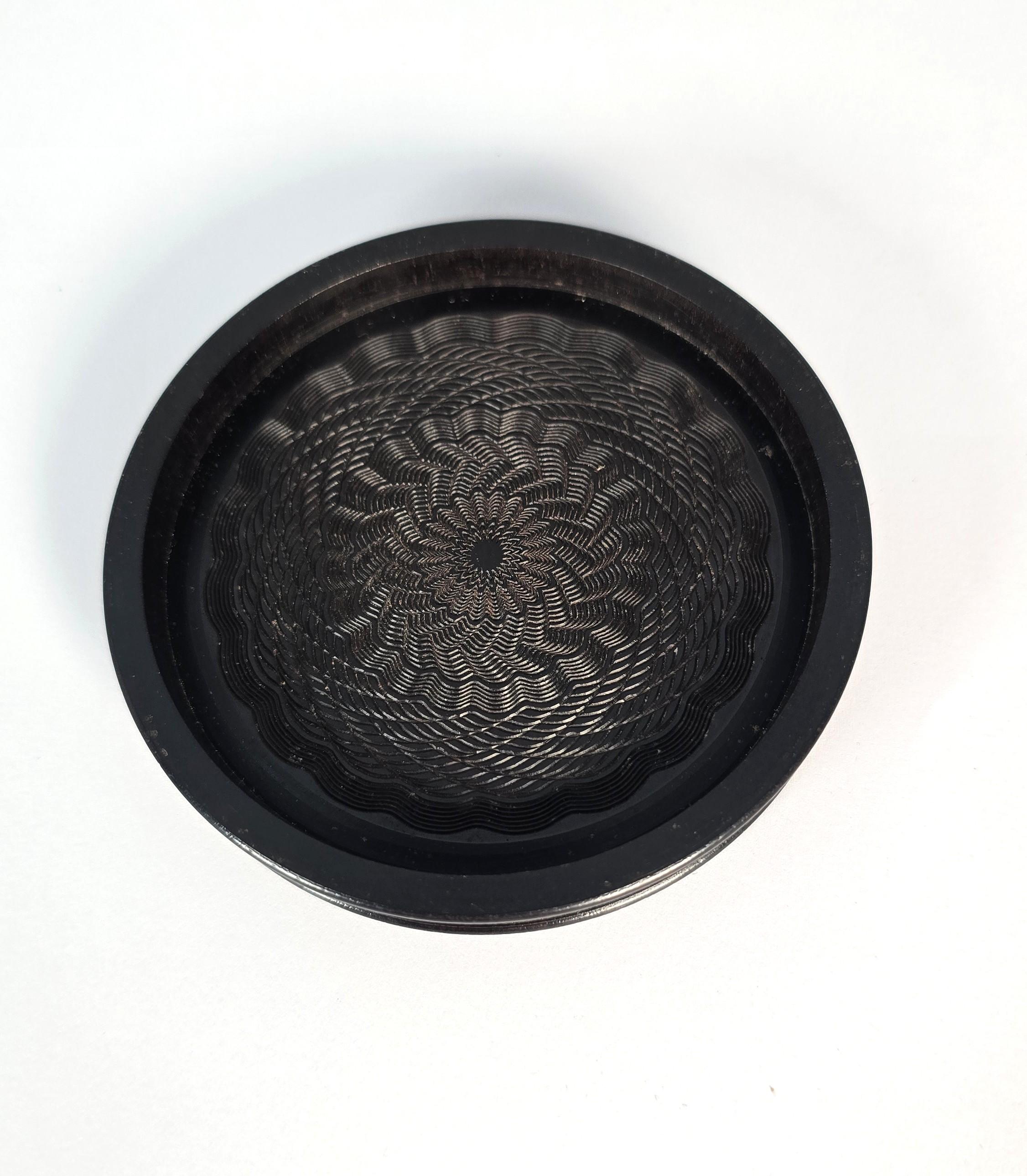 English 19th century desk snuff box circa 1840 For Sale 4