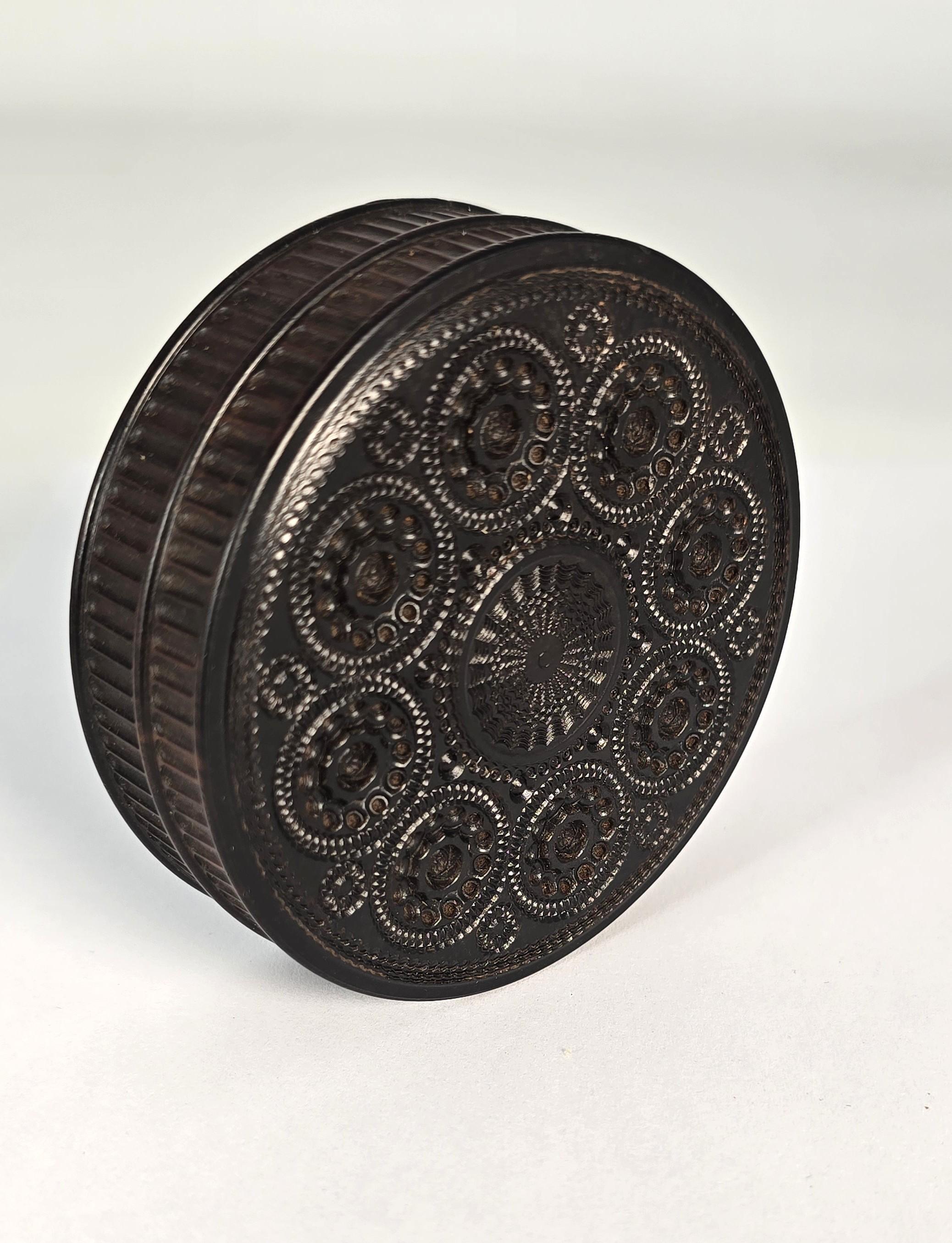 English 19th century desk snuff box circa 1840 For Sale 5