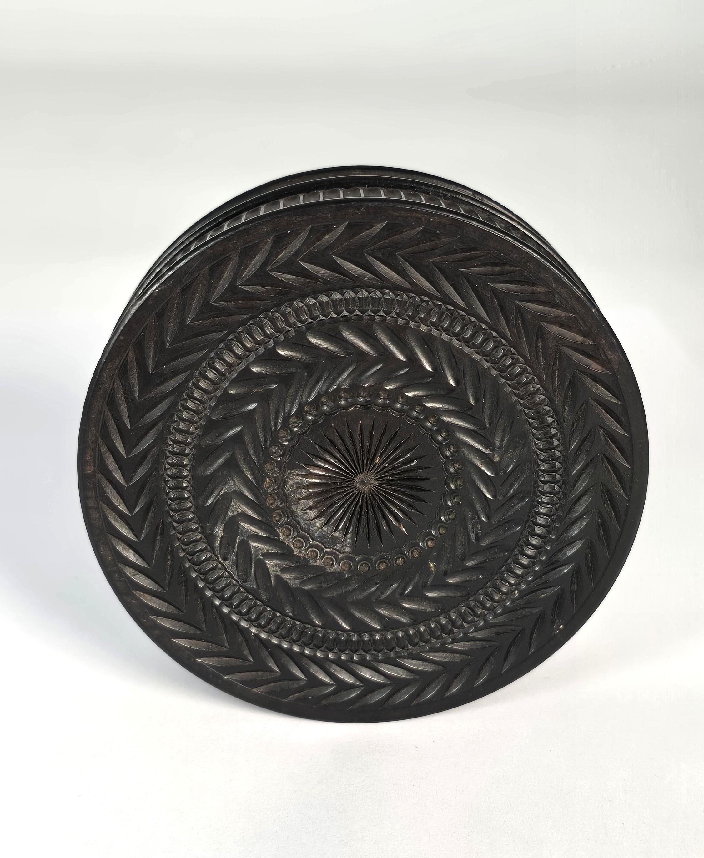 19th Century English 19th century desk snuff box circa 1840 For Sale