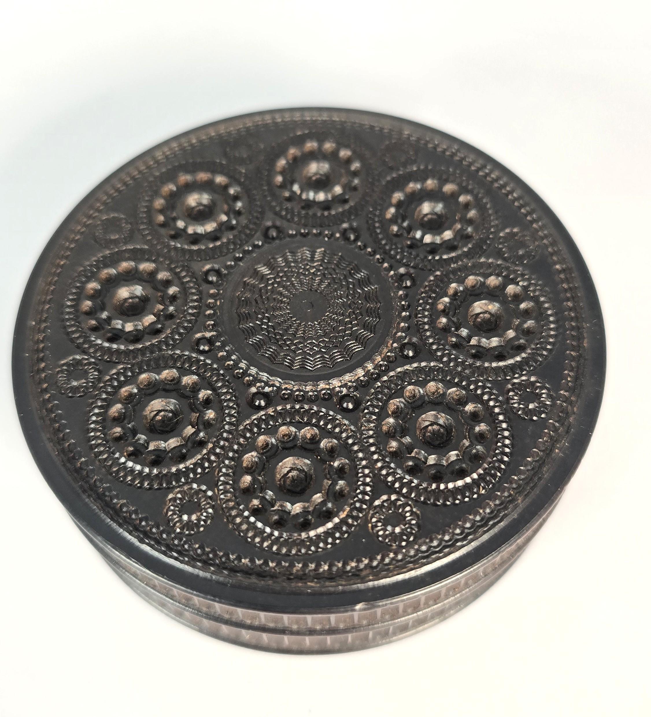 Wood English 19th century desk snuff box circa 1840 For Sale