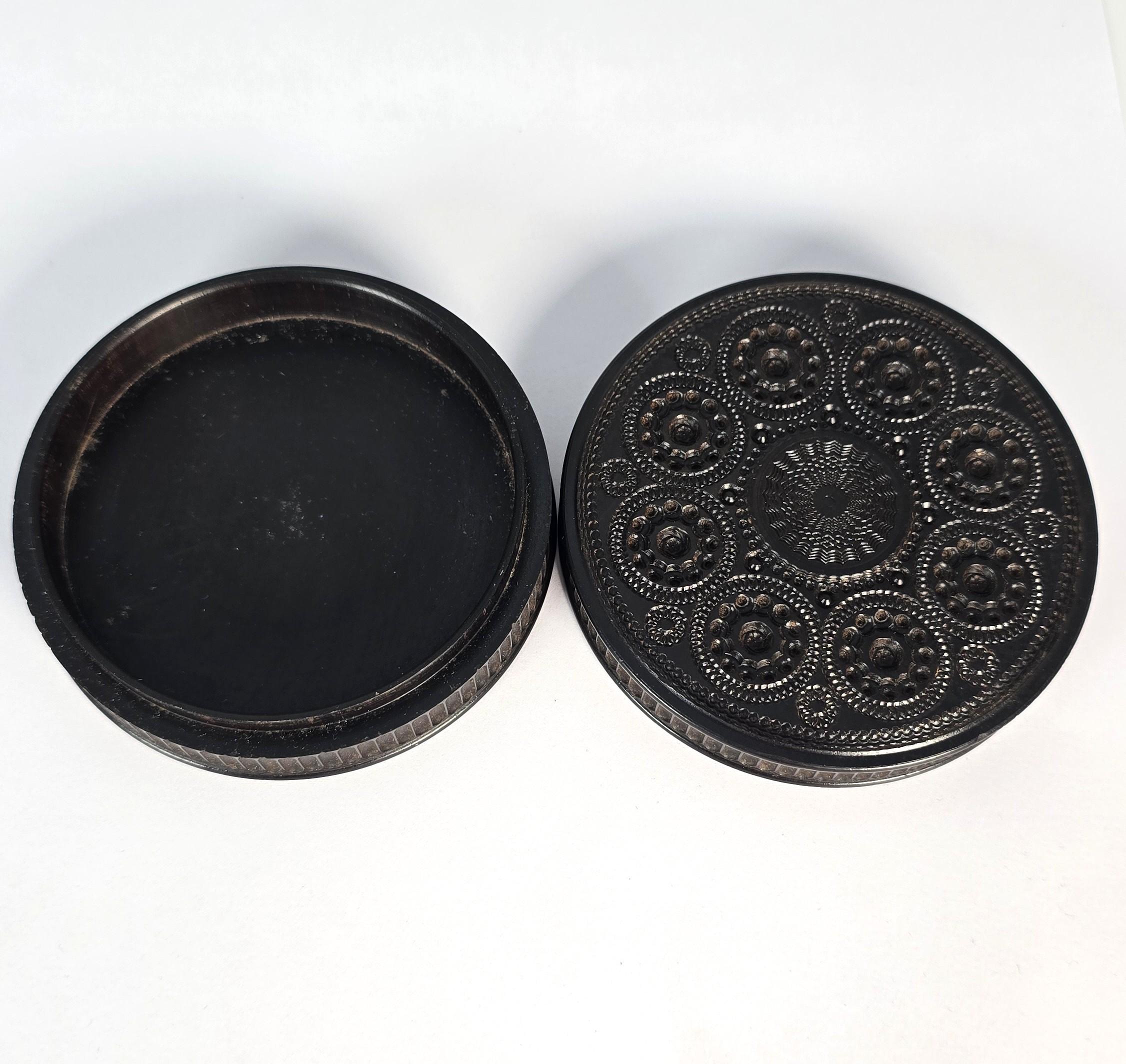English 19th century desk snuff box circa 1840 For Sale 1