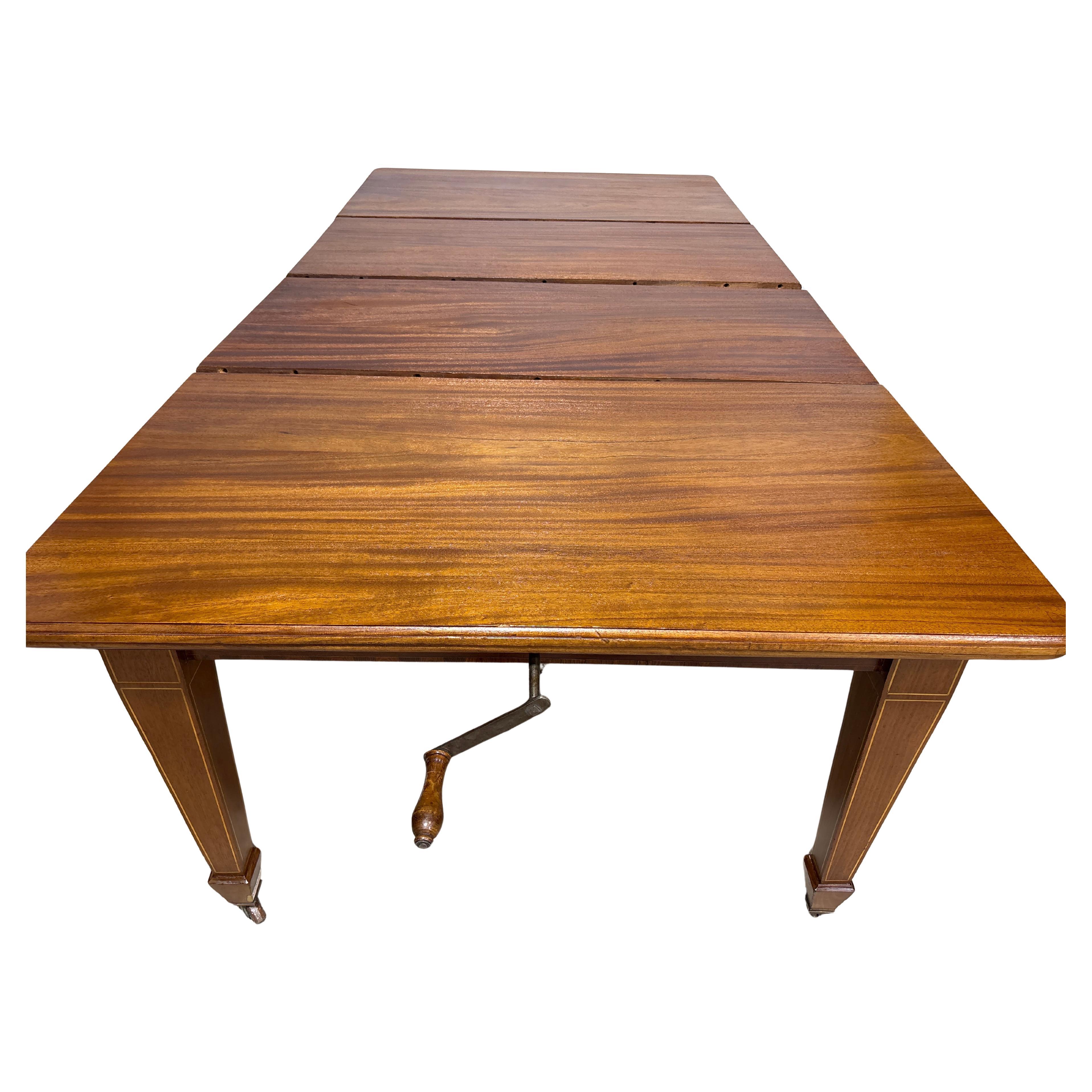 Mesa de comedor inglesa del siglo XIX en venta 6