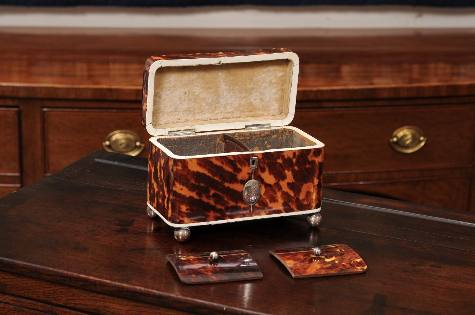 English 19th Century Domed Top Tortoiseshell Tea Caddy In condizioni discrete in vendita a Atlanta, GA