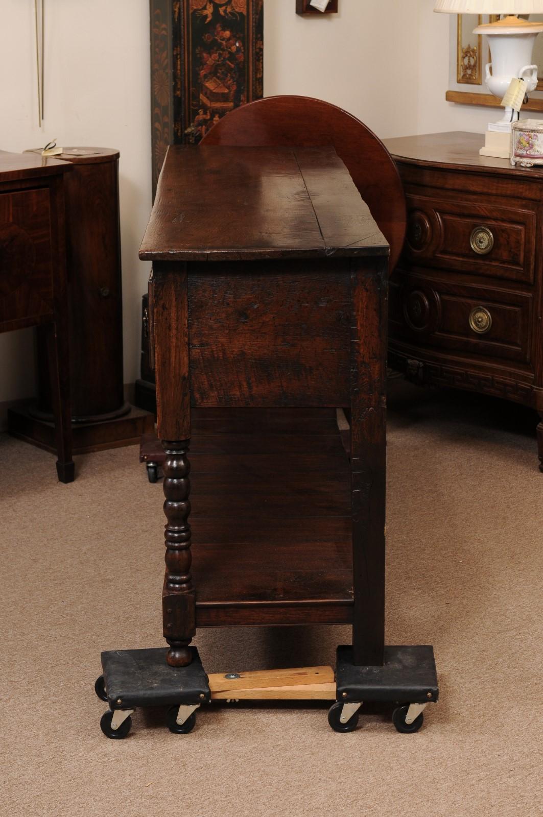 English 19th Century Dresser Base in oak with 3 Drawers, Turned Legs For Sale 6