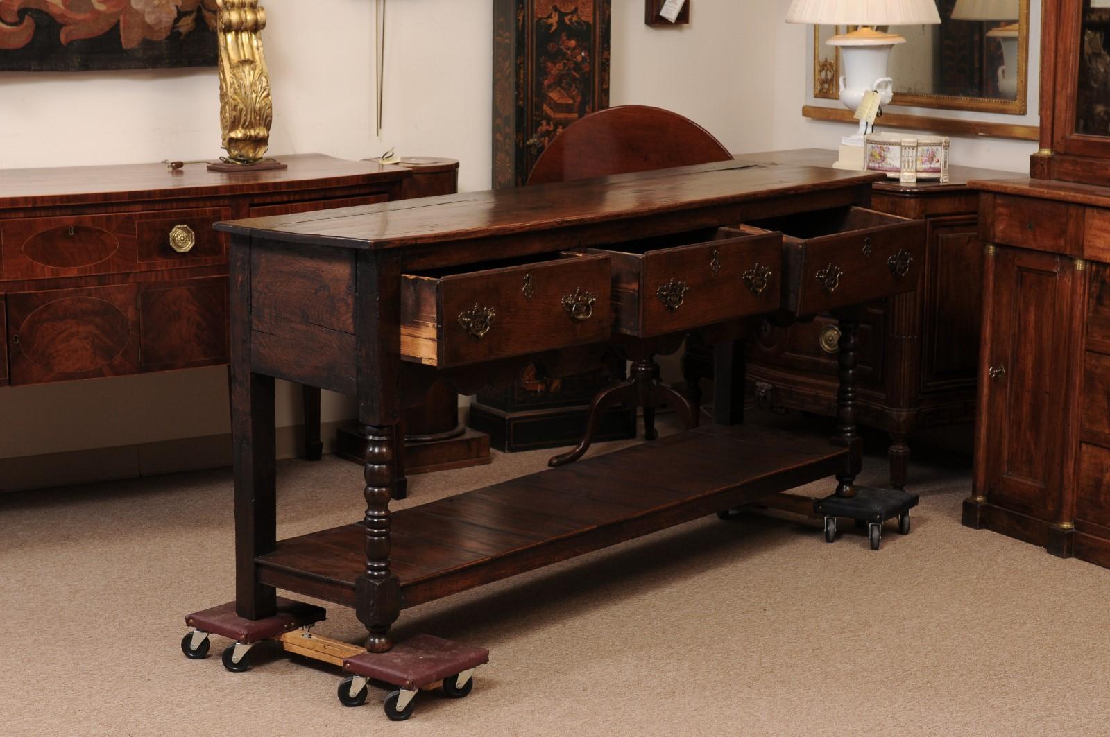 English 19th Century Dresser Base in oak with 3 Drawers, Turned Legs In Fair Condition For Sale In Atlanta, GA