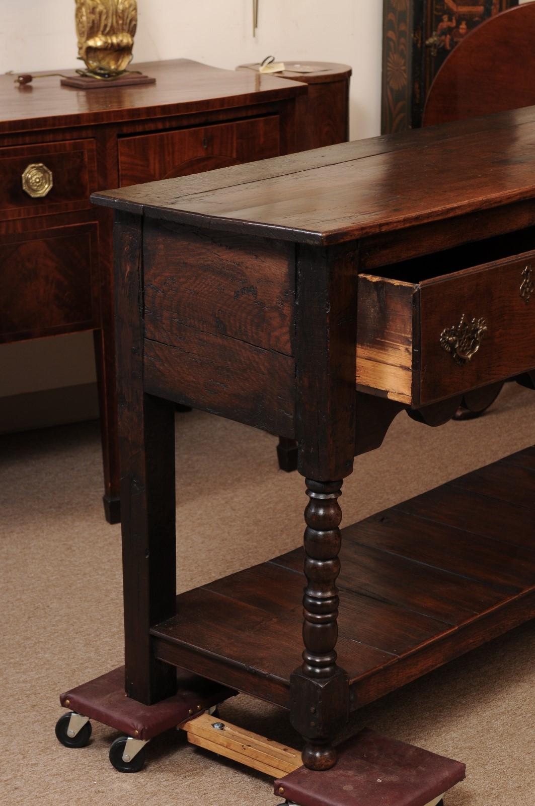 Oak English 19th Century Dresser Base in oak with 3 Drawers, Turned Legs For Sale