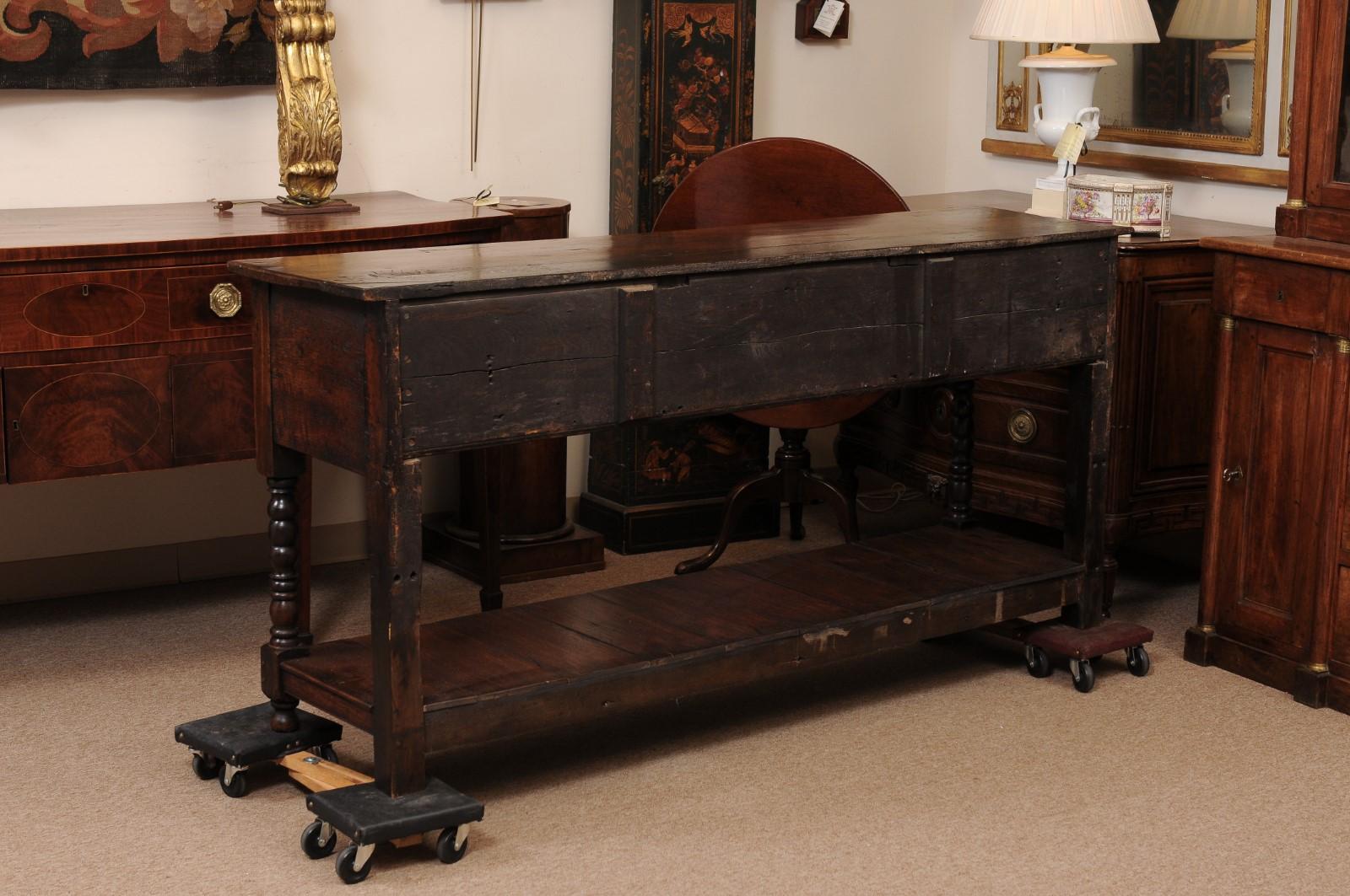 English 19th Century Dresser Base in oak with 3 Drawers, Turned Legs For Sale 5