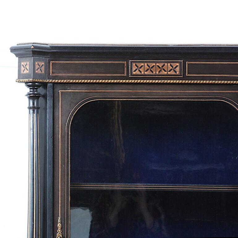 English 19th Century Ebonized and Inlaid Side Cabinet Vitrine In Good Condition In Vancouver, British Columbia