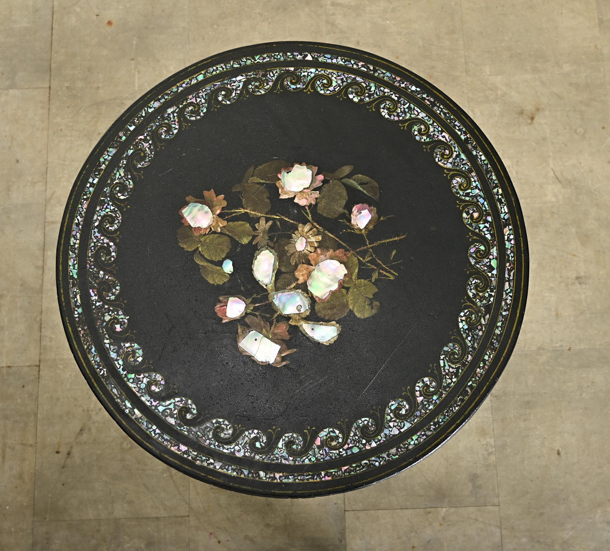 English 19th Century Ebonized Tilt-top Tea Table For Sale 7