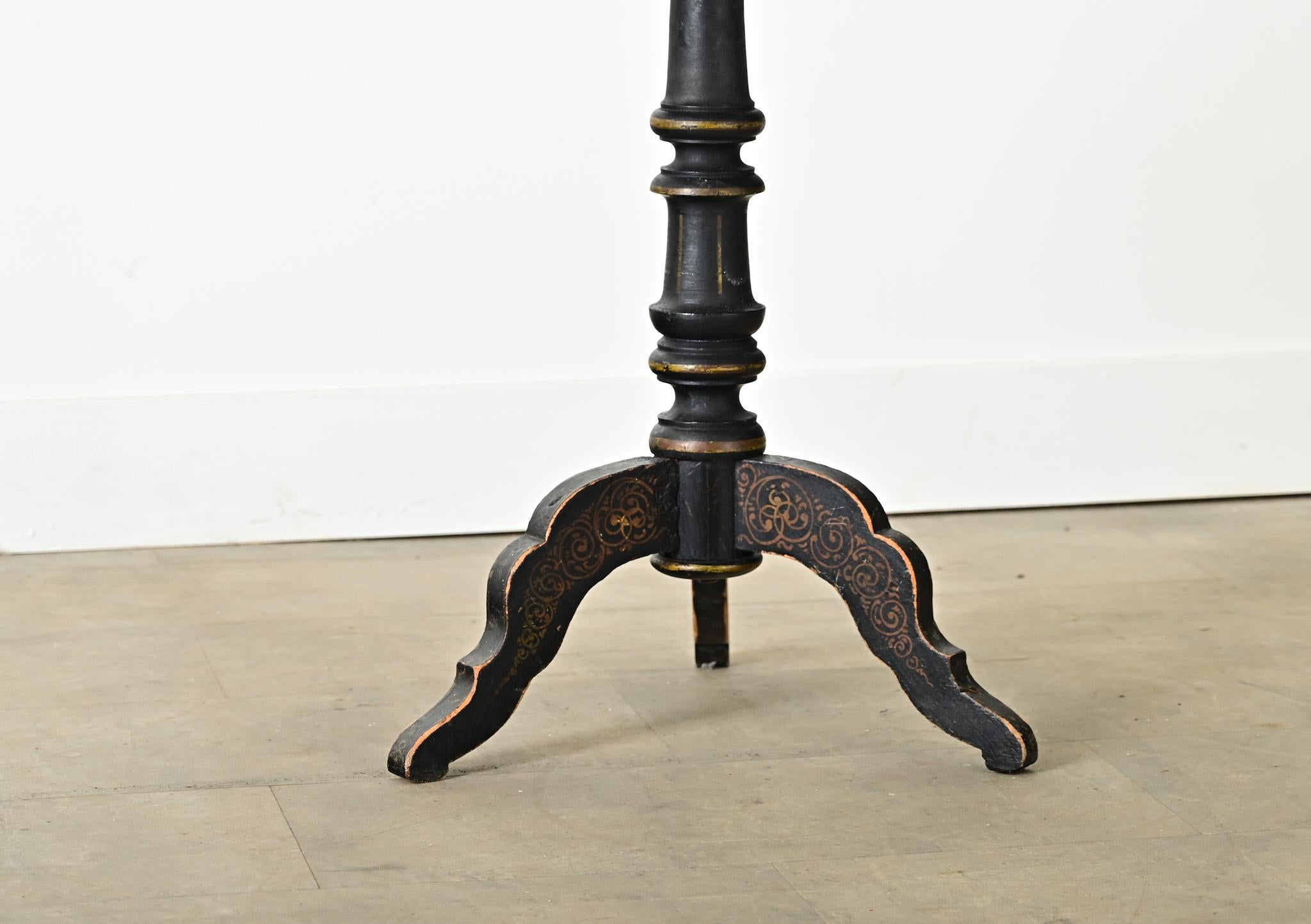 English 19th Century Ebonized Tilt-top Tea Table In Good Condition For Sale In Baton Rouge, LA