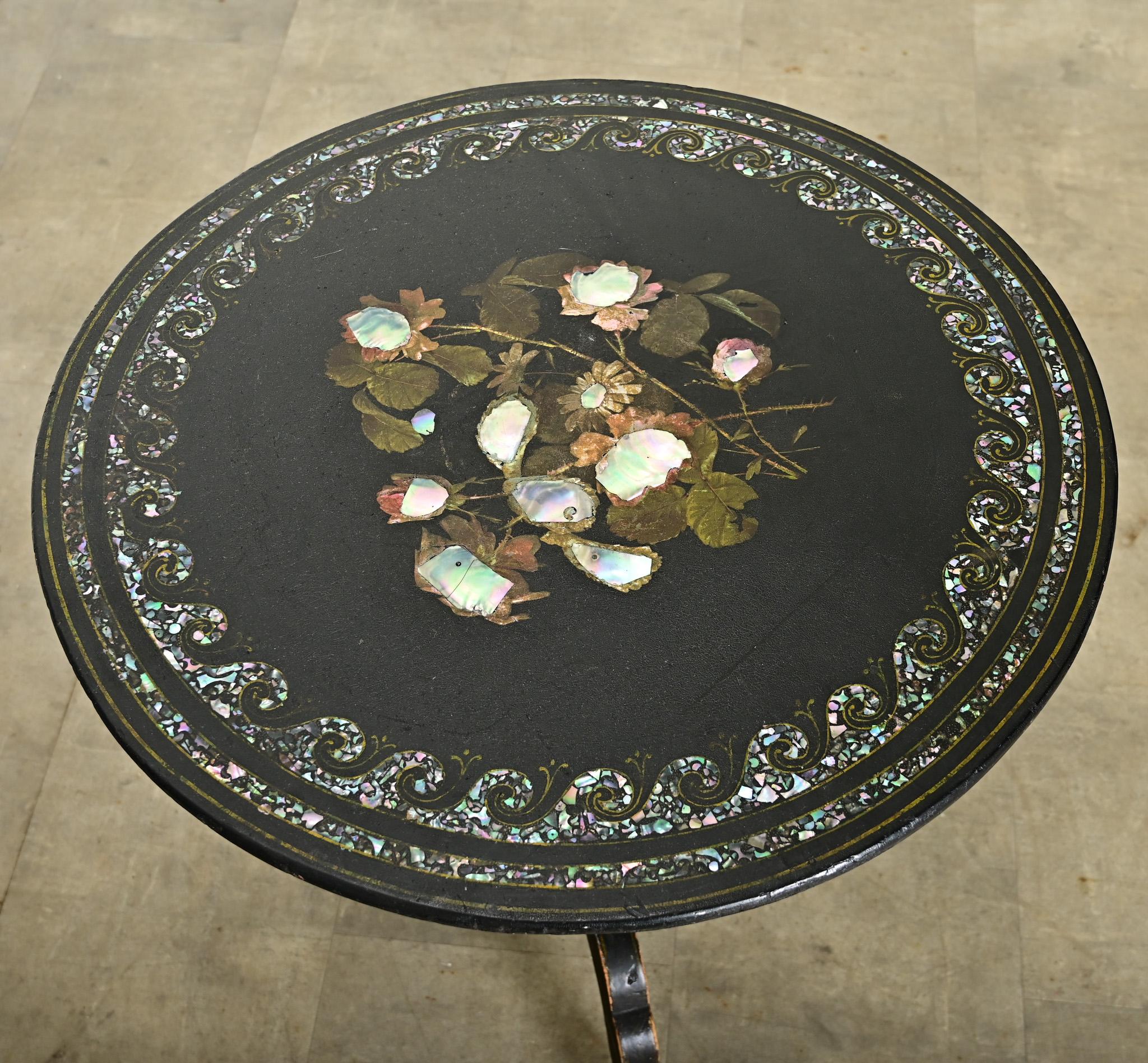 English 19th Century Ebonized Tilt-top Tea Table For Sale 4