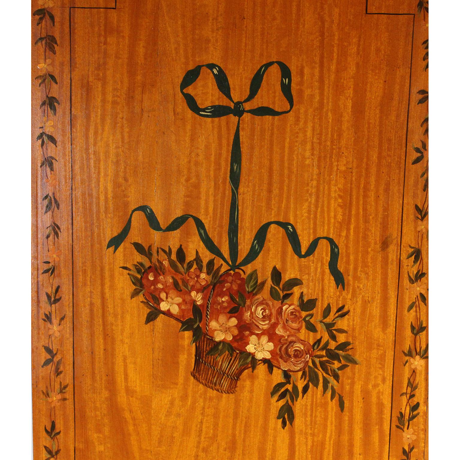 Armoire en bois satiné peinte avec montures en argent de style édouardien du 19e siècle en vente 7