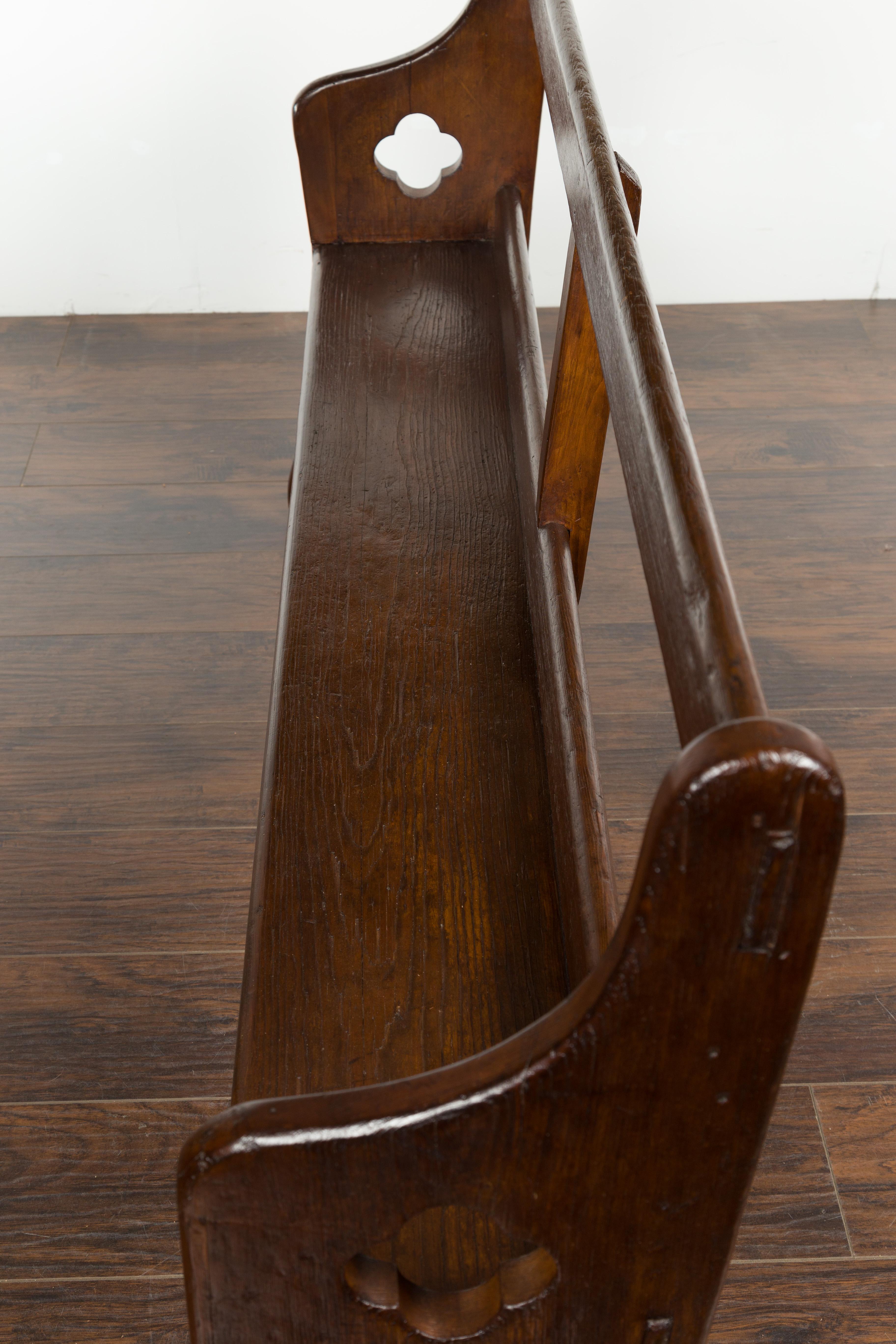 English 19th Century Elm and Oak Bench with Pierced Quatrefoil Motifs 12