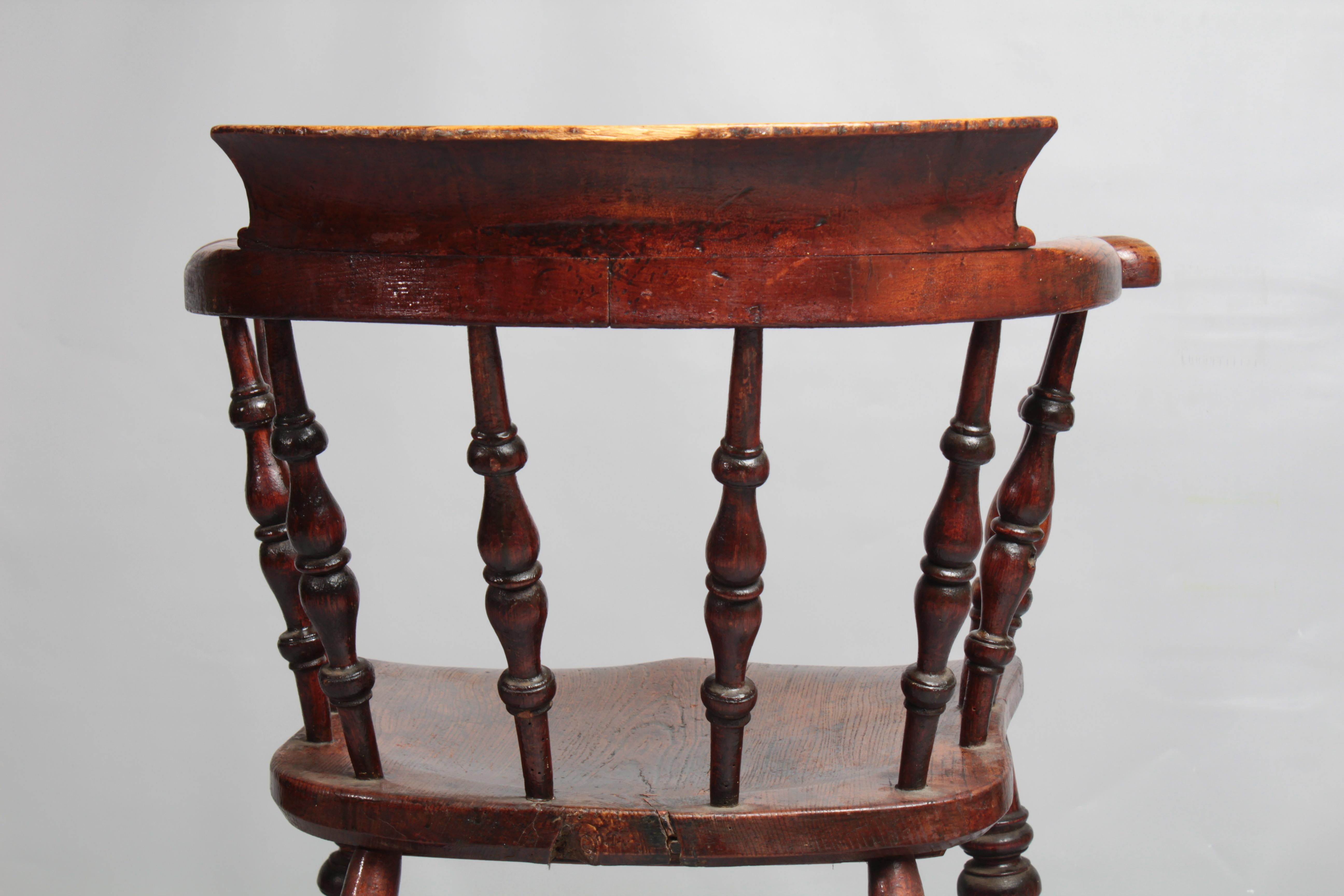 English 19th Century Elm Captain's Chair For Sale 1