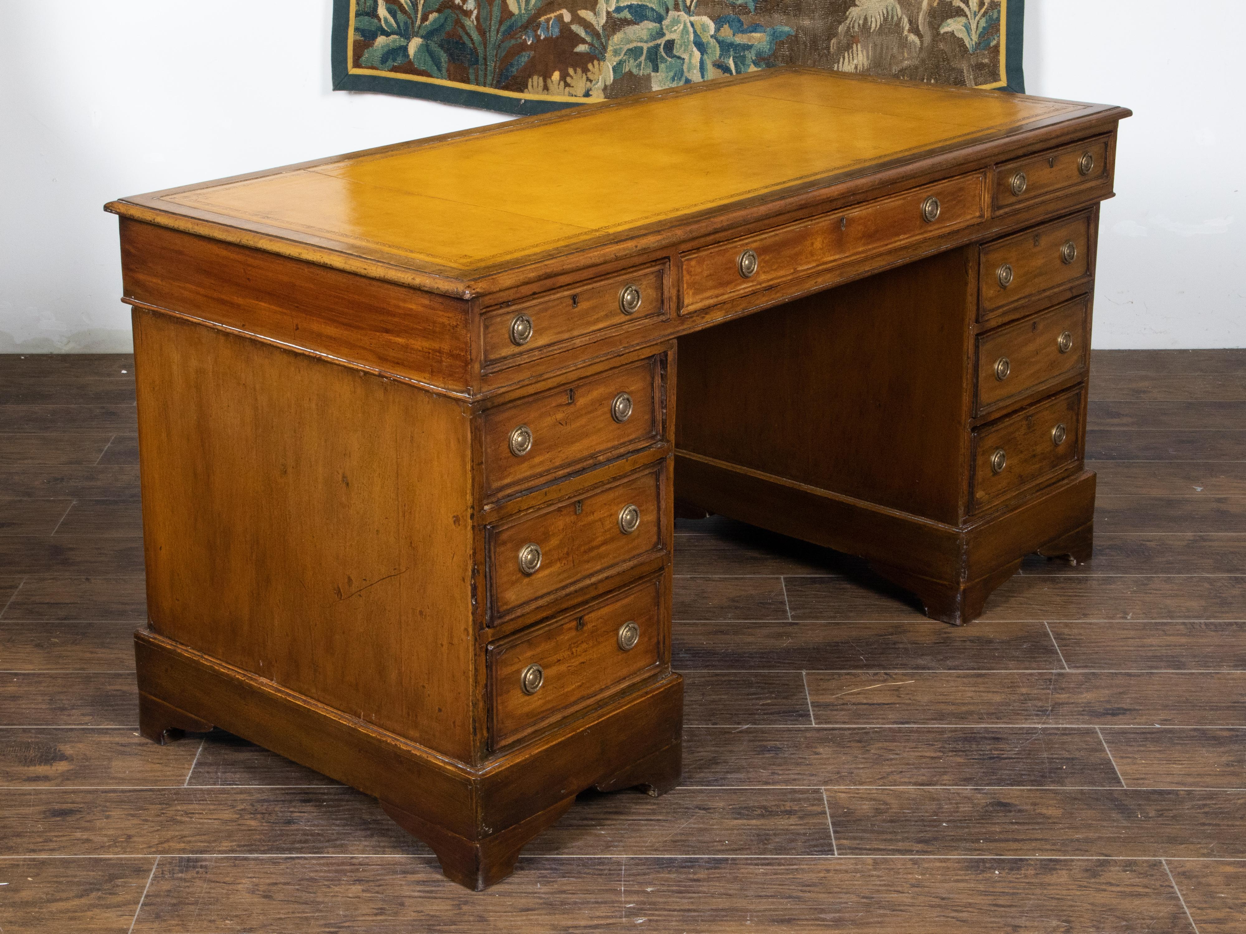 English 19th Century Elmwood Kneehole Desk with Leather Top and Nine Drawers In Good Condition In Atlanta, GA