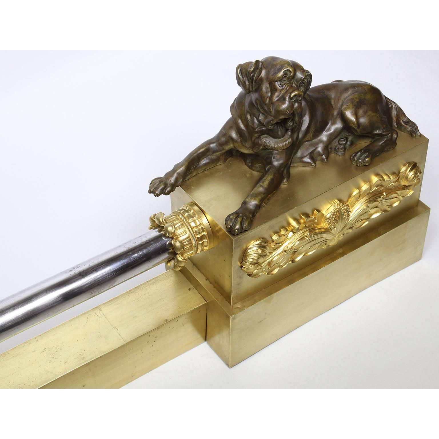 Englischer Kaminhund-Feuerschutz aus vergoldeter und patinierter Bronze im Empire-Stil des 19. Jahrhunderts im Angebot 4
