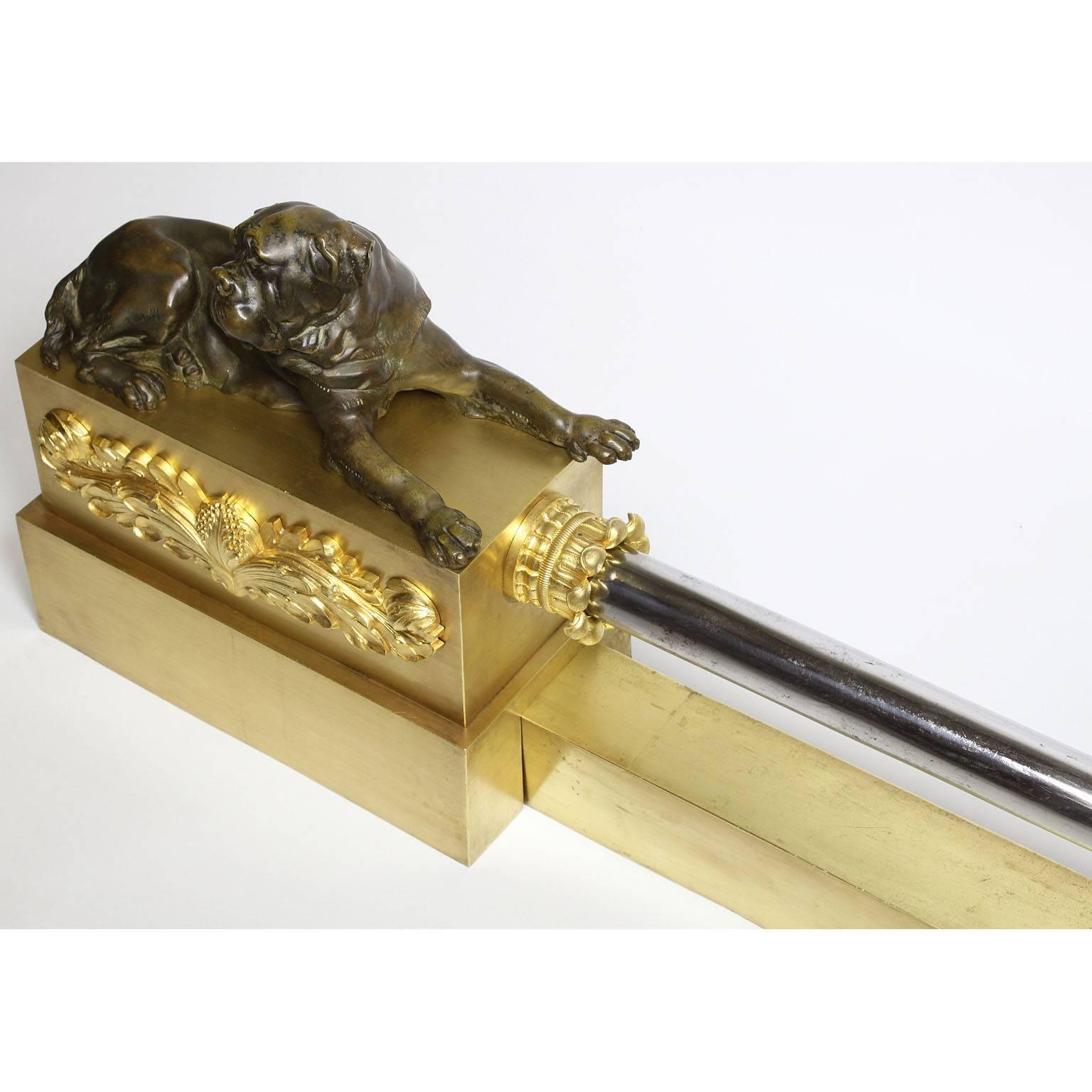 Englischer Kaminhund-Feuerschutz aus vergoldeter und patinierter Bronze im Empire-Stil des 19. Jahrhunderts im Angebot 3