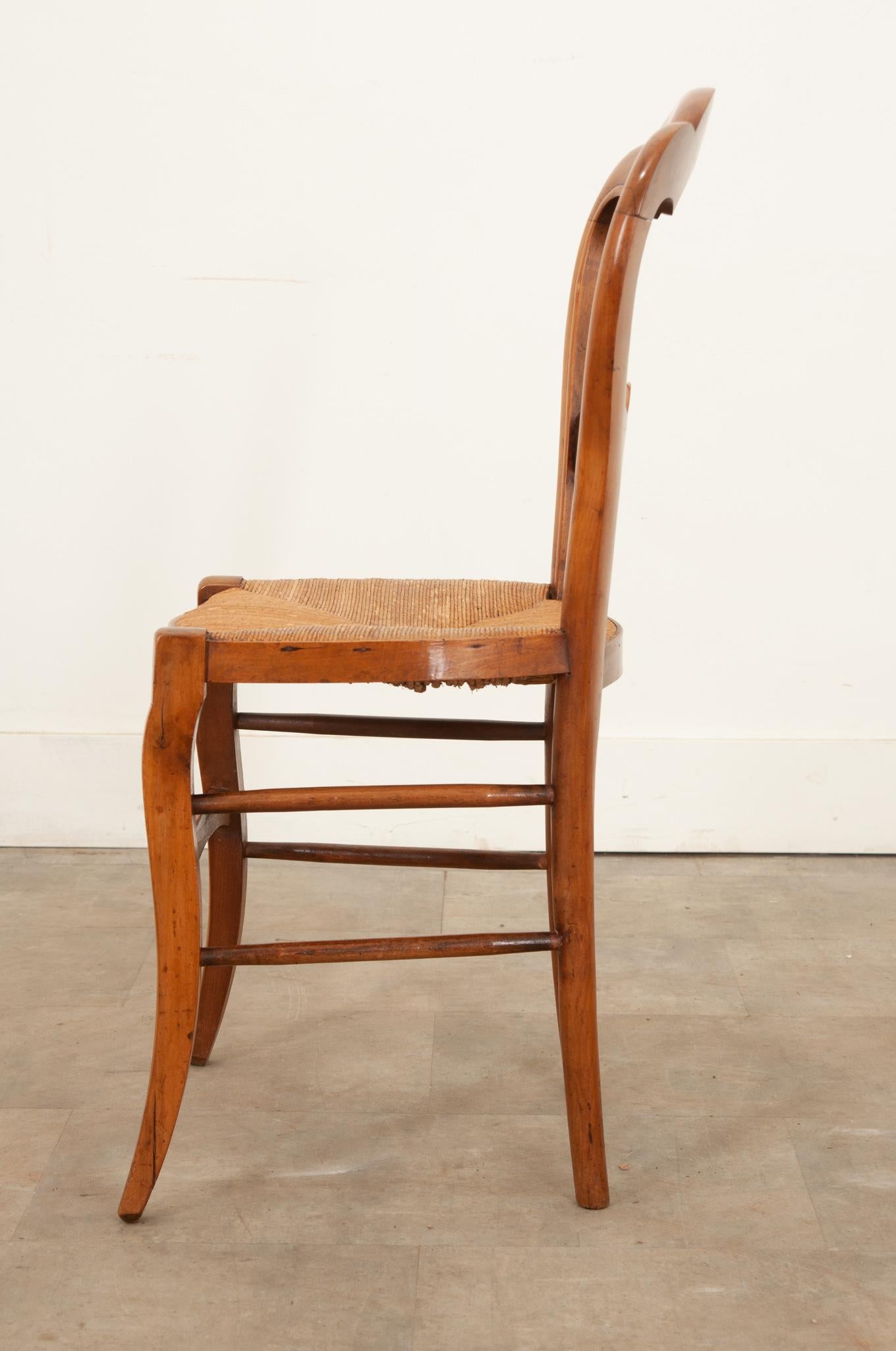 English 19th century fruitwood chair with a rush seat In Good Condition For Sale In Baton Rouge, LA