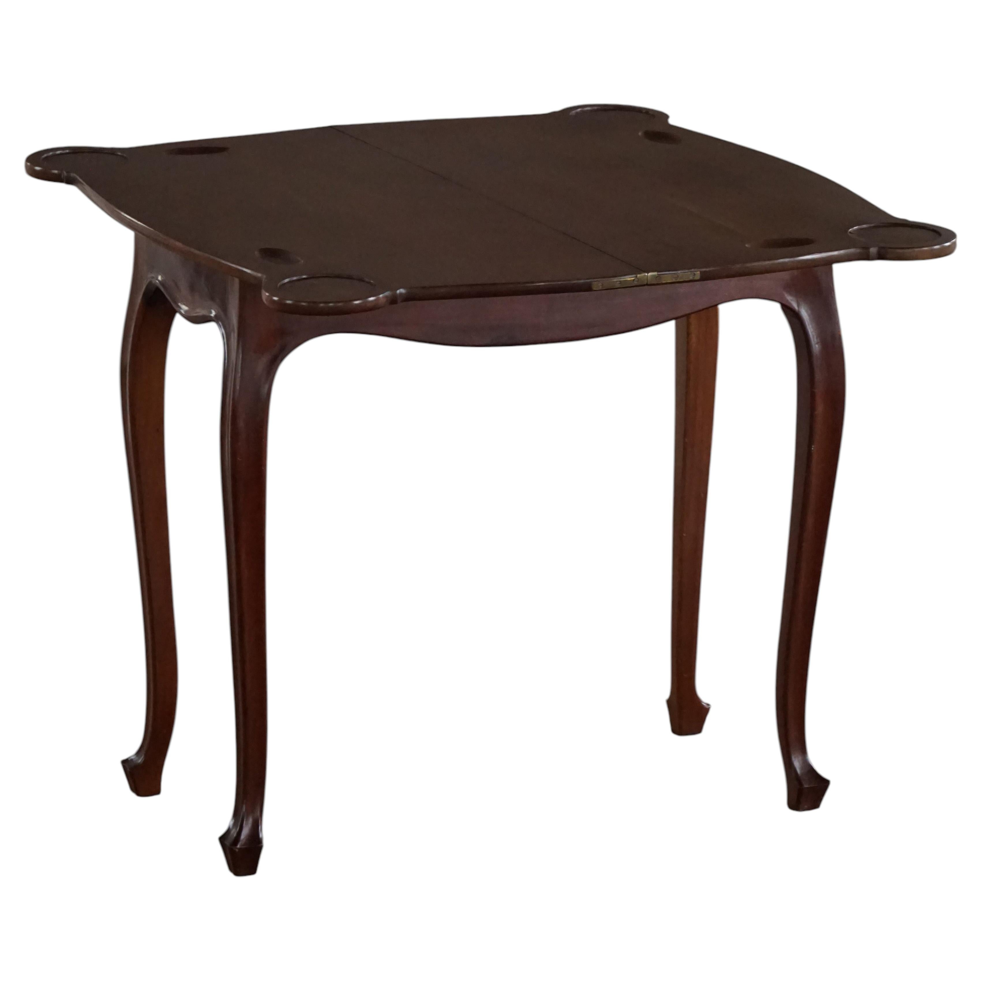 Table de jeu en acajou avec plateau Foldes et pieds cabrioles, 19e siècle, Angleterre