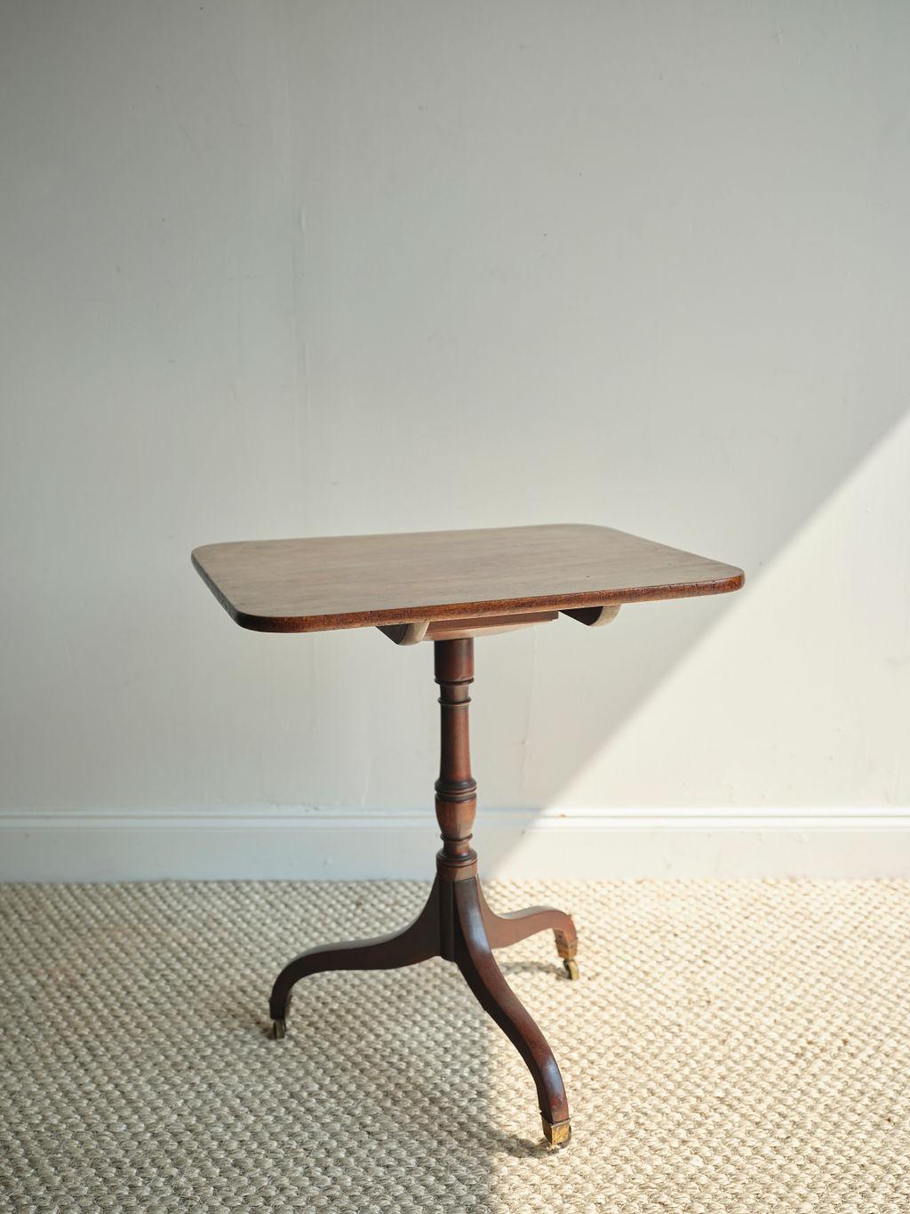 This early 19th century tilt top table is made of mahogany and features a beautiful dark brown stain. Like other furniture crafted during the George III era, this table was built to emphasize the beauty of its wood. Cabriole legs were also very