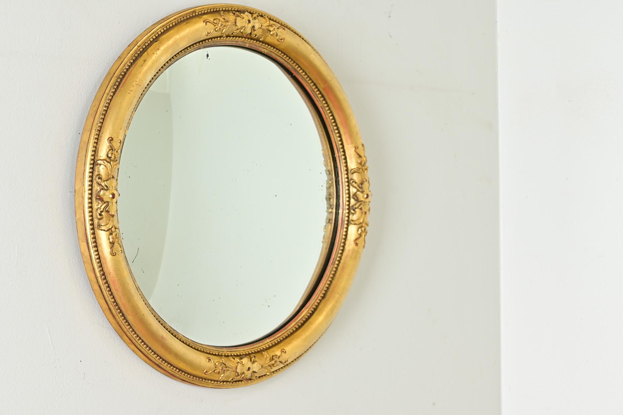 Hand-Carved English 19th Century Gilt Convex Mirror For Sale