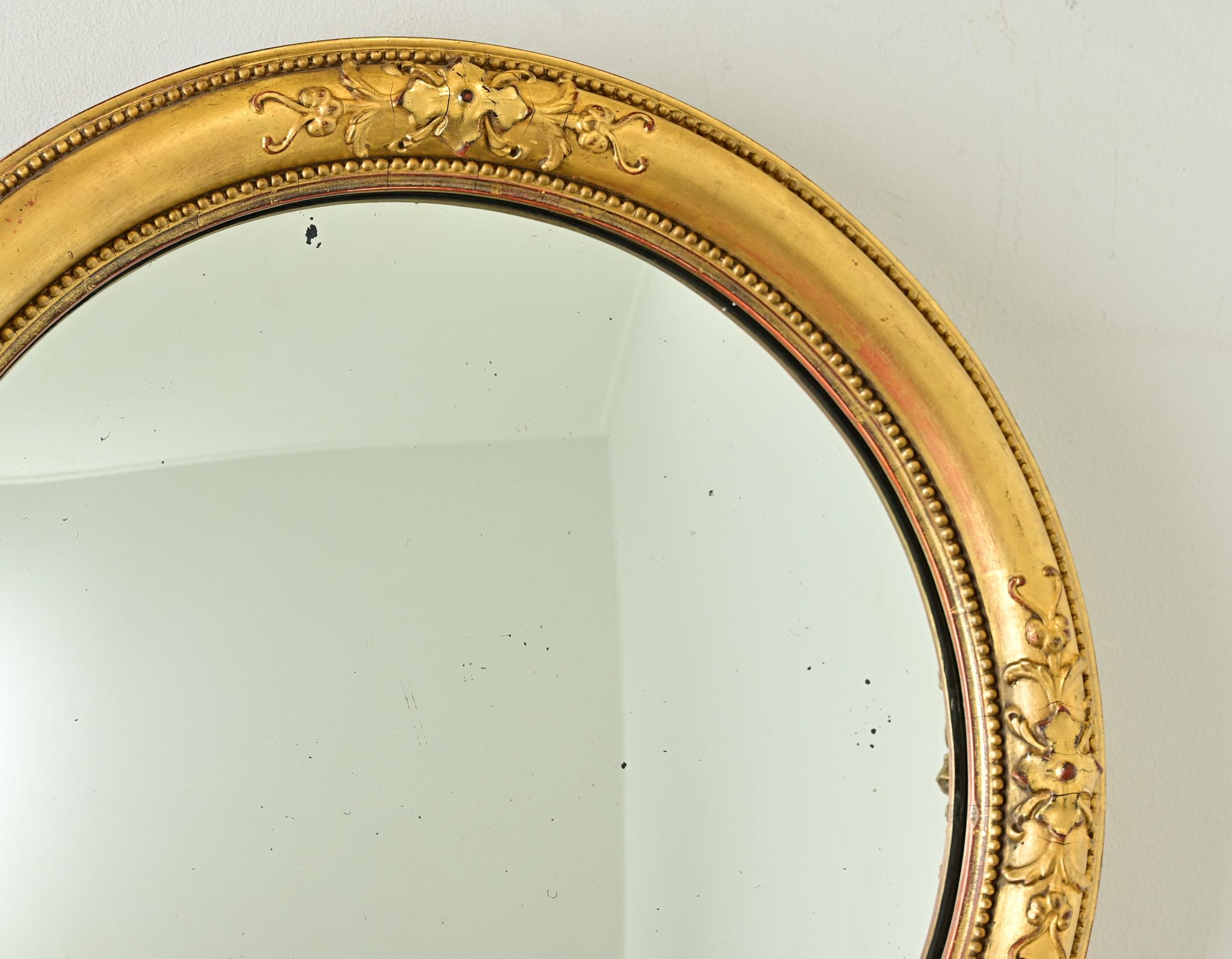 English 19th Century Gilt Convex Mirror In Good Condition For Sale In Baton Rouge, LA