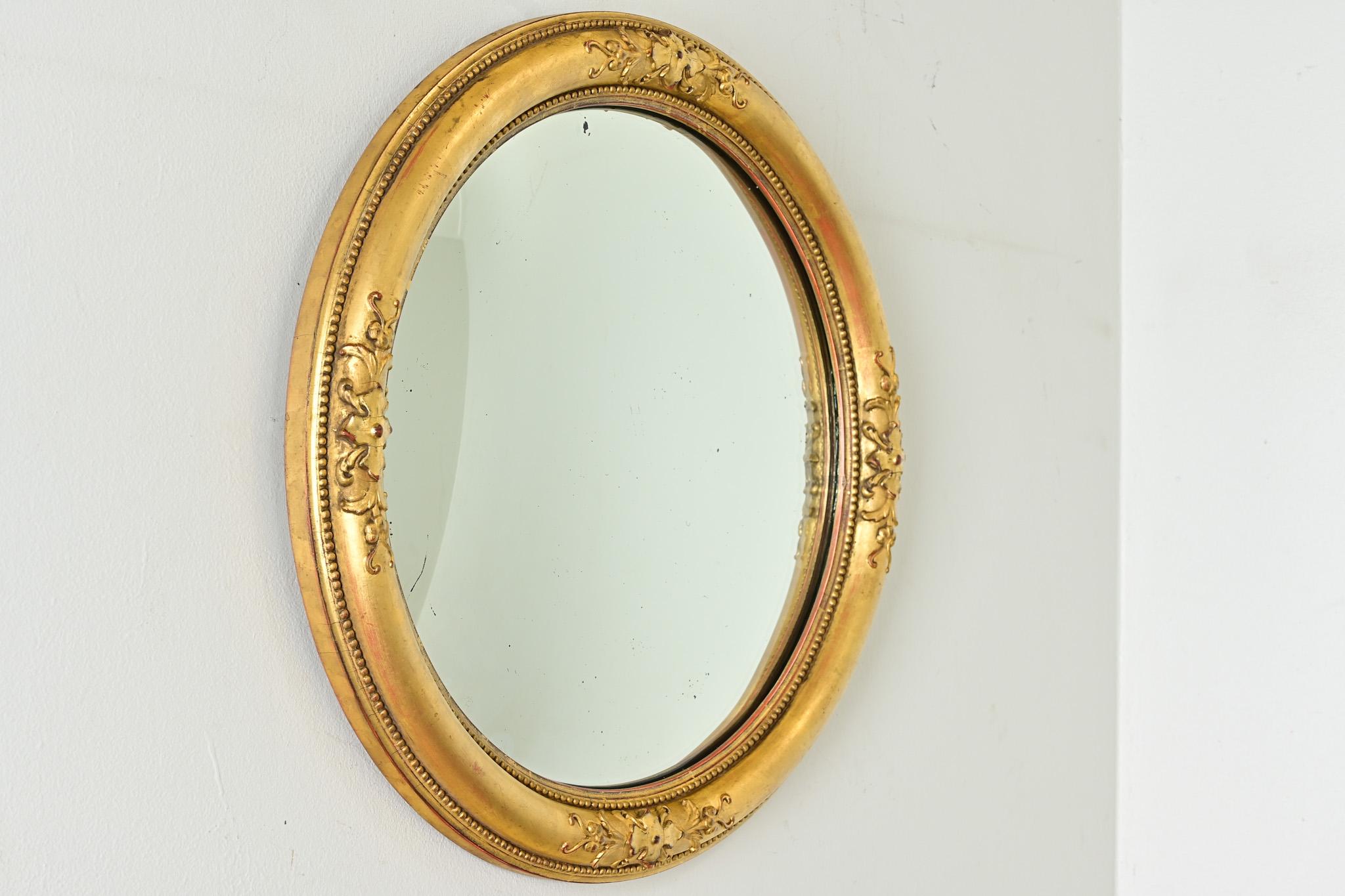 English 19th Century Gilt Convex Mirror For Sale 1