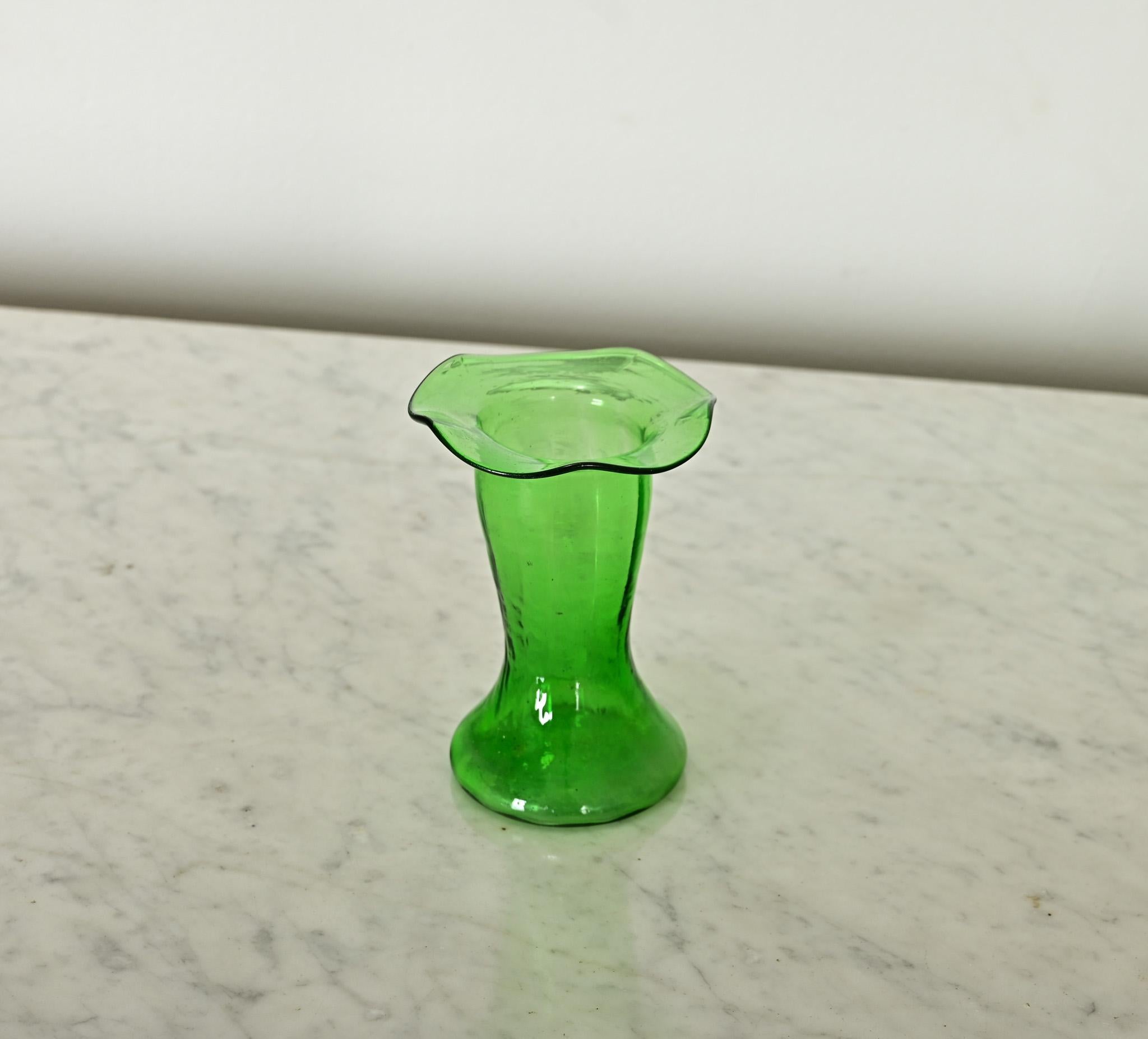 Vaso di giacinto verde inglese del XIX secolo In condizioni buone in vendita a Baton Rouge, LA
