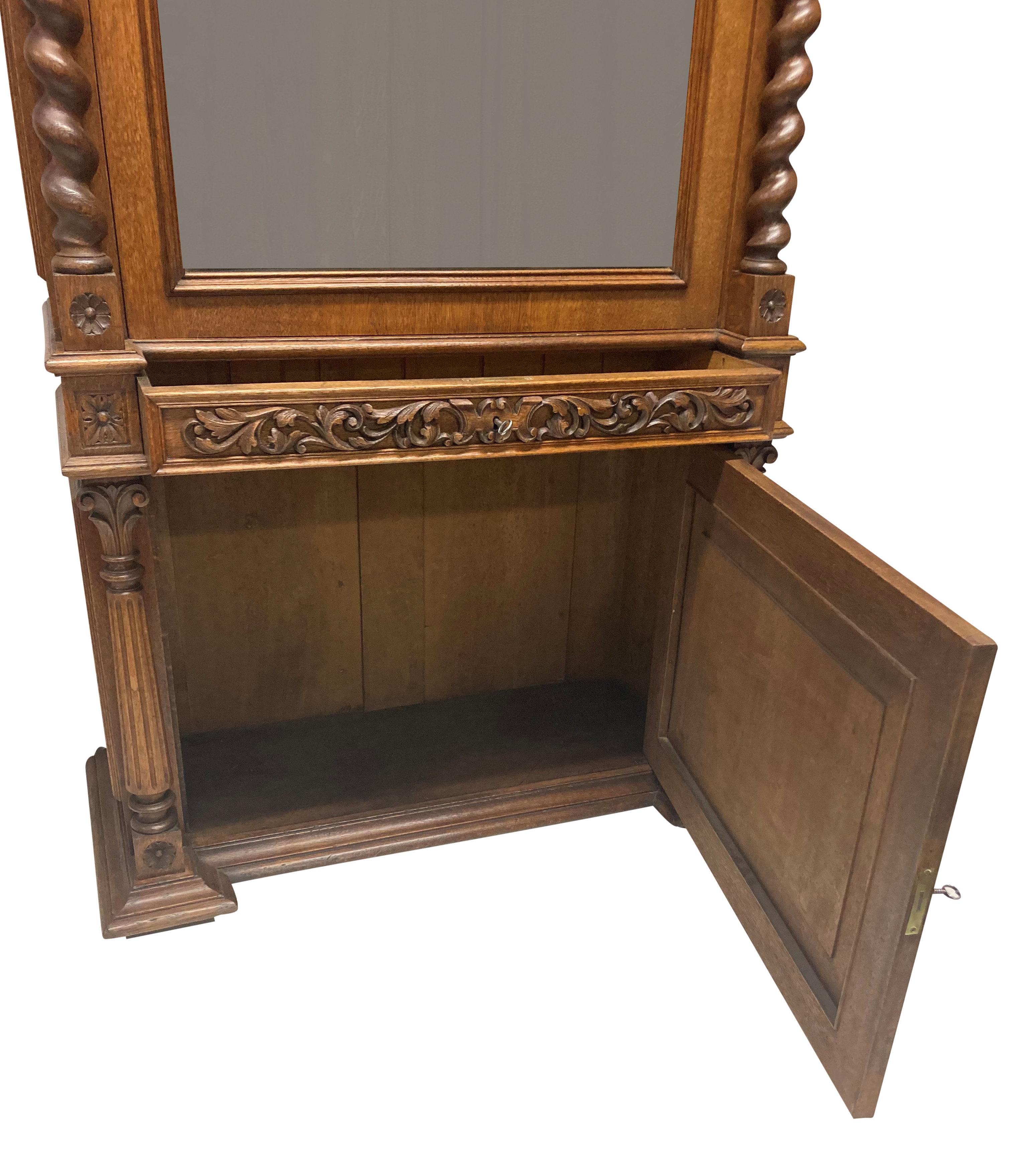 English 19th Century Gun Cabinet in the Romanesque Manner In Good Condition For Sale In London, GB