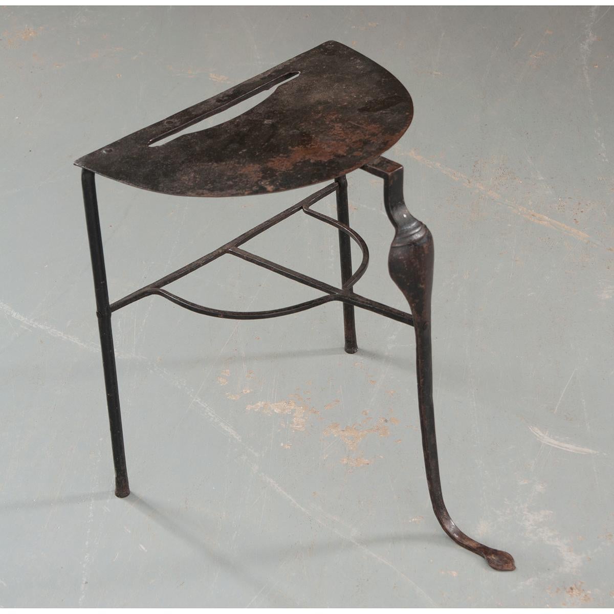 English 19th Century Hand-Forged Iron Trivet For Sale 1