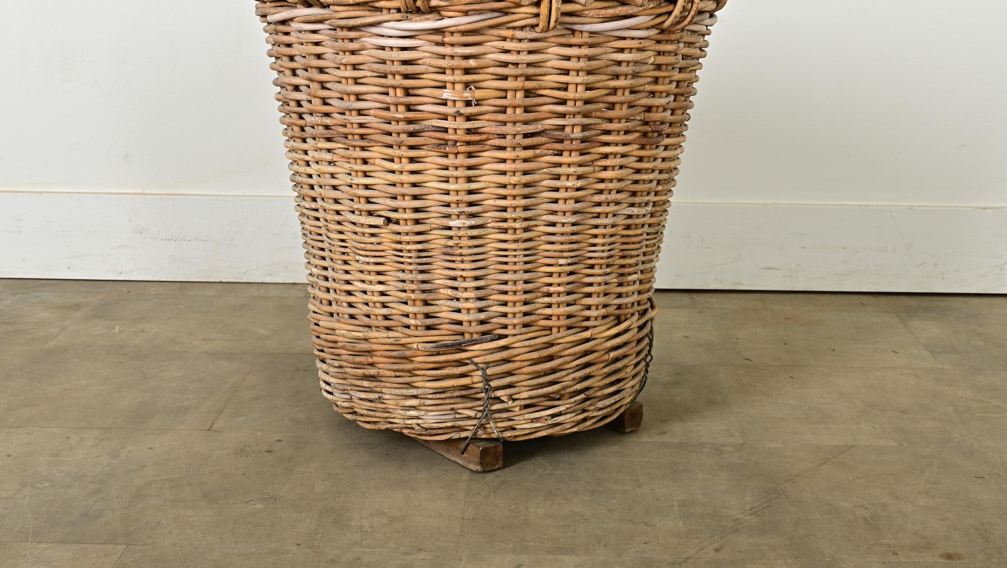 English 19th Century Harvest Basket In Good Condition In Baton Rouge, LA