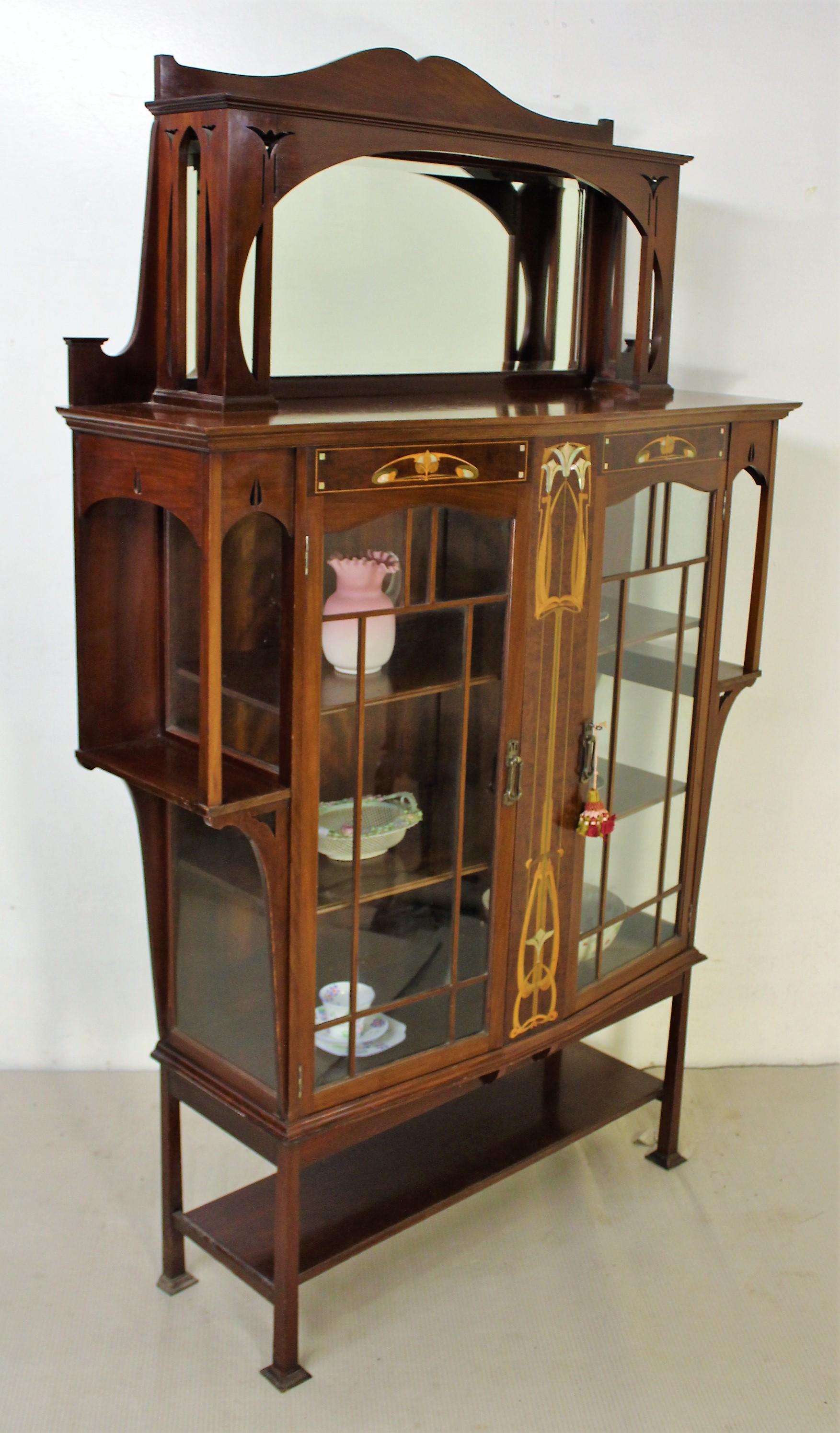 Englischer Jugendstil-Vitrinenschrank aus Mahagoni mit Intarsien aus dem 19. 5