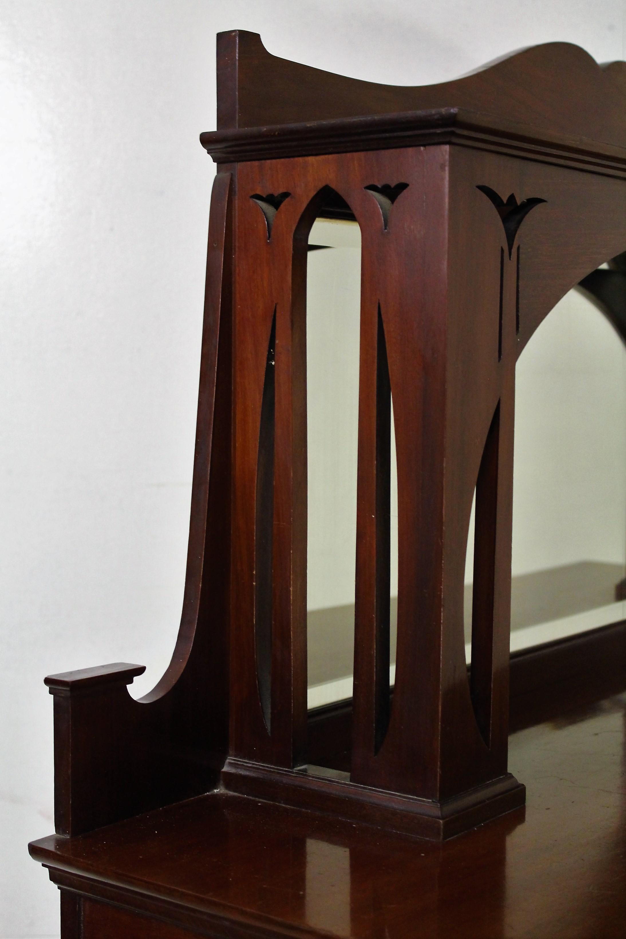 Englischer Jugendstil-Vitrinenschrank aus Mahagoni mit Intarsien aus dem 19. 8